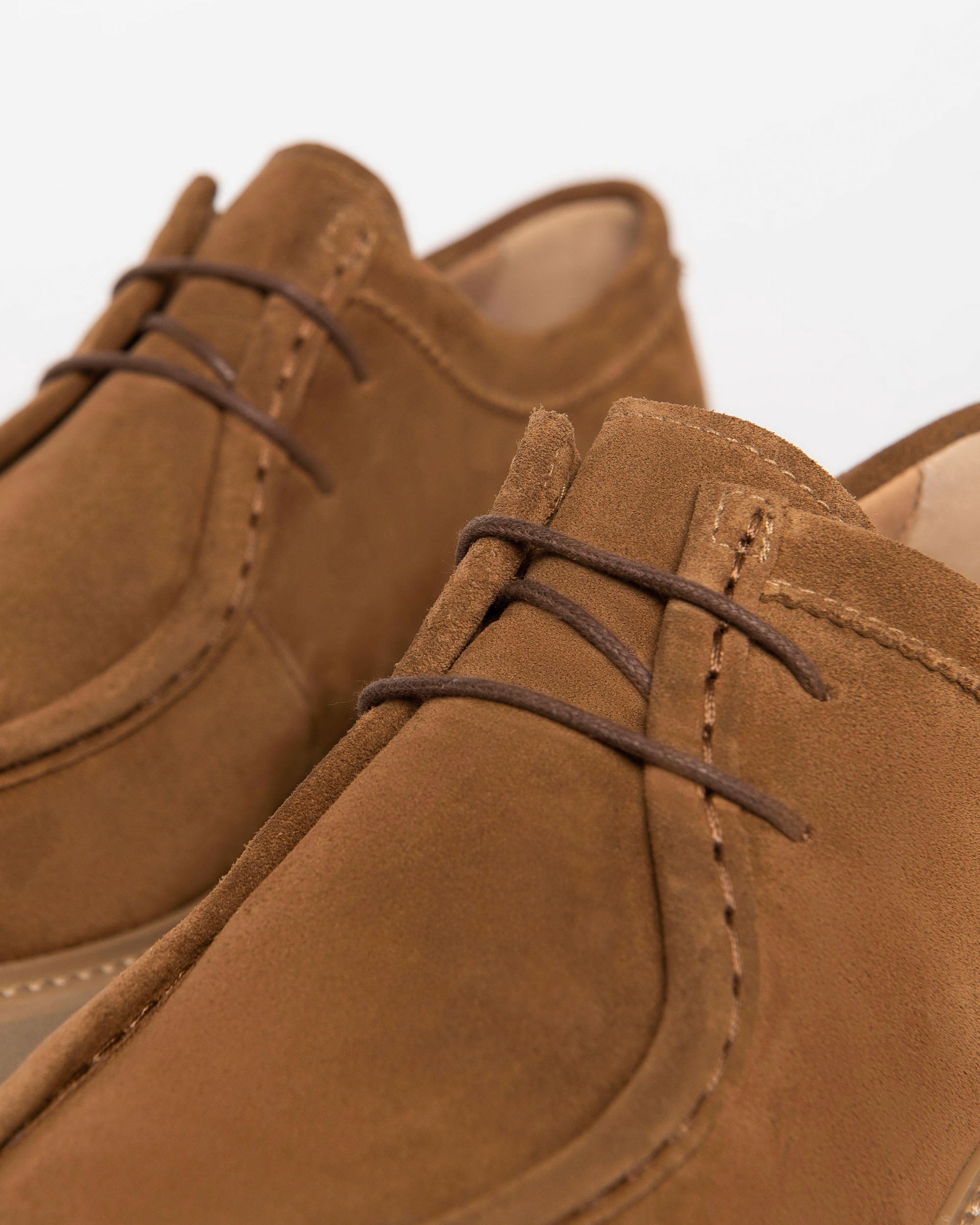  Damen-Schnürschuhe aus Wildleder