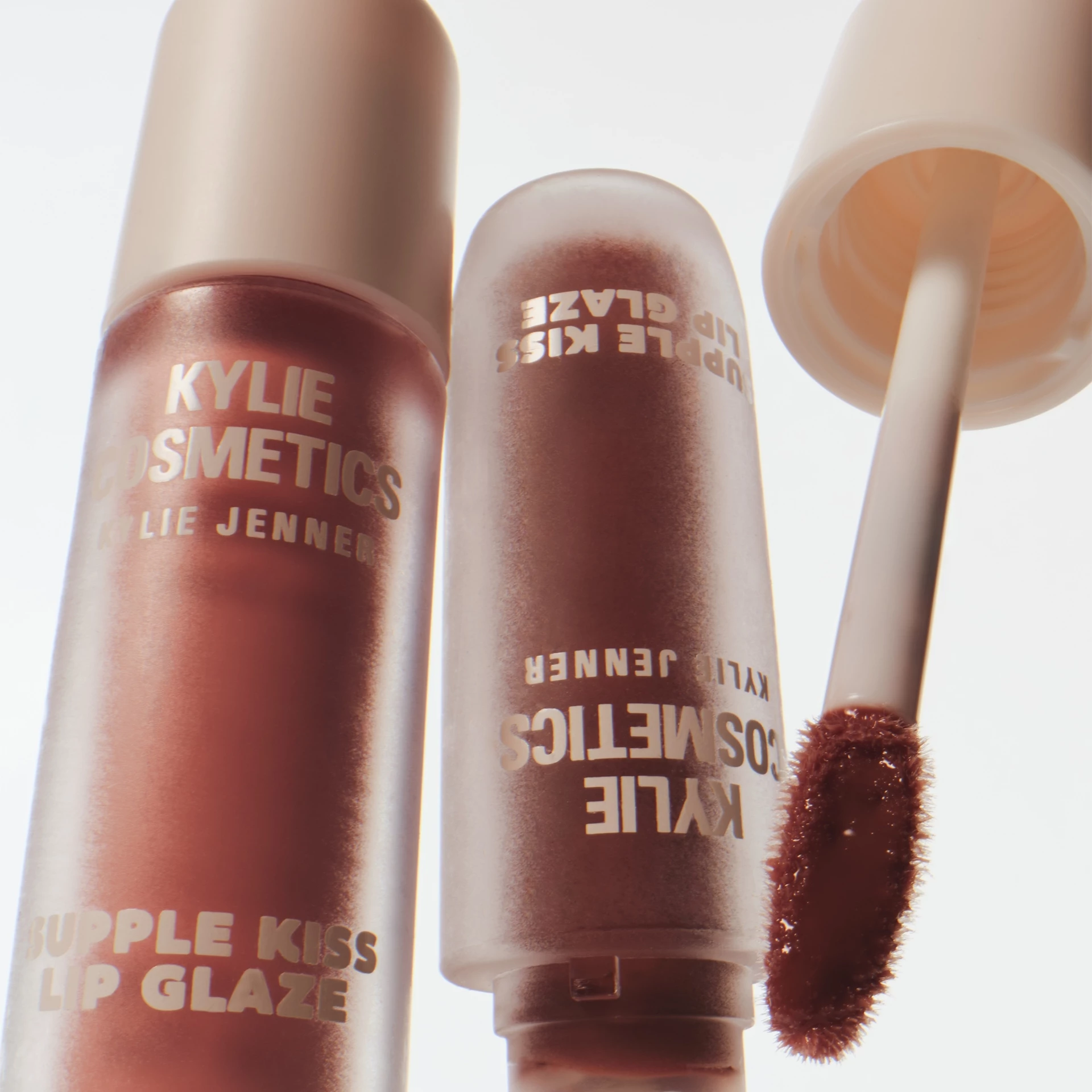 Supple Kiss glazura za usne Nude Kiss - Kylie By Kylie Jenner