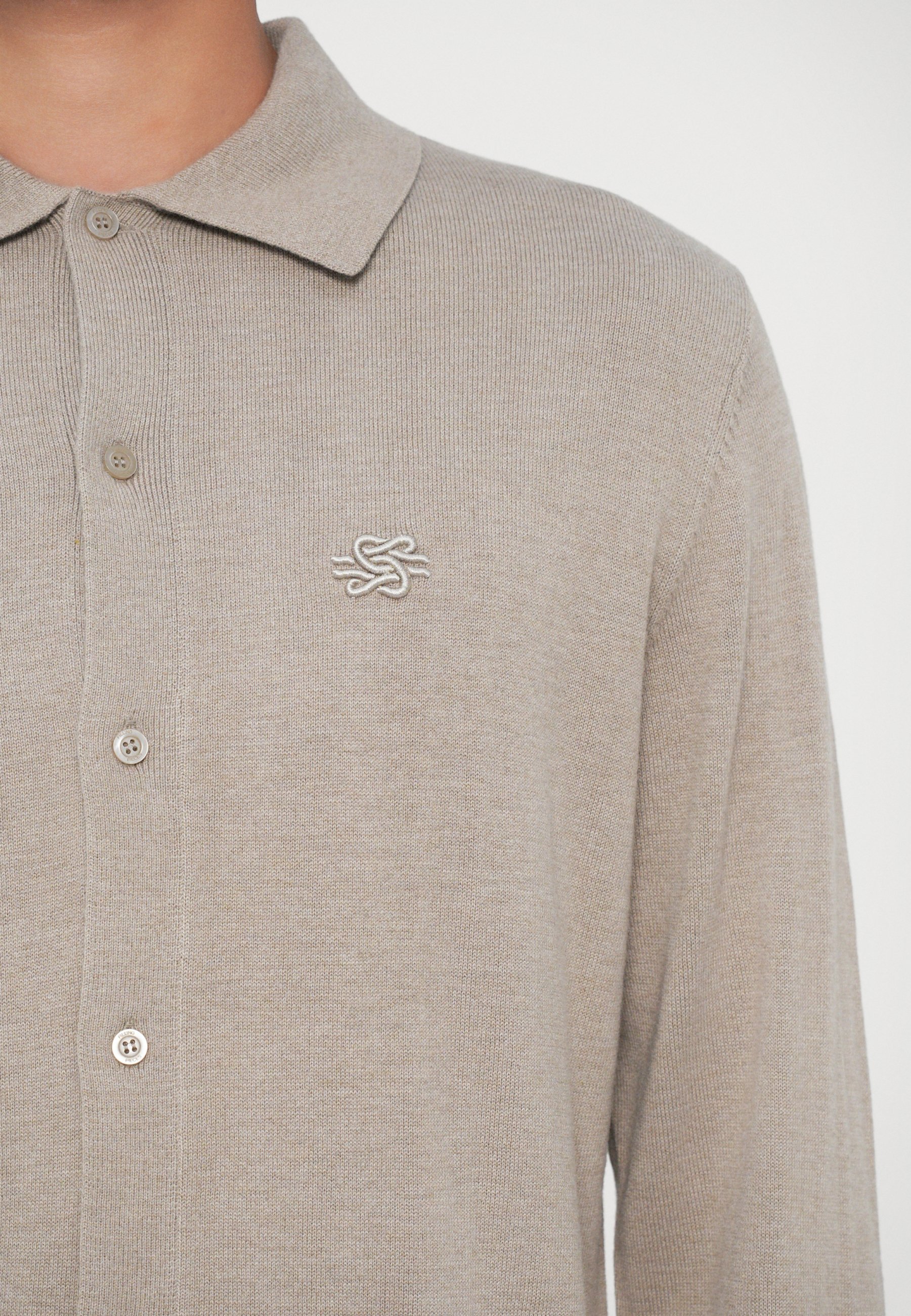 Cardigan Filling Pieces - ambiance