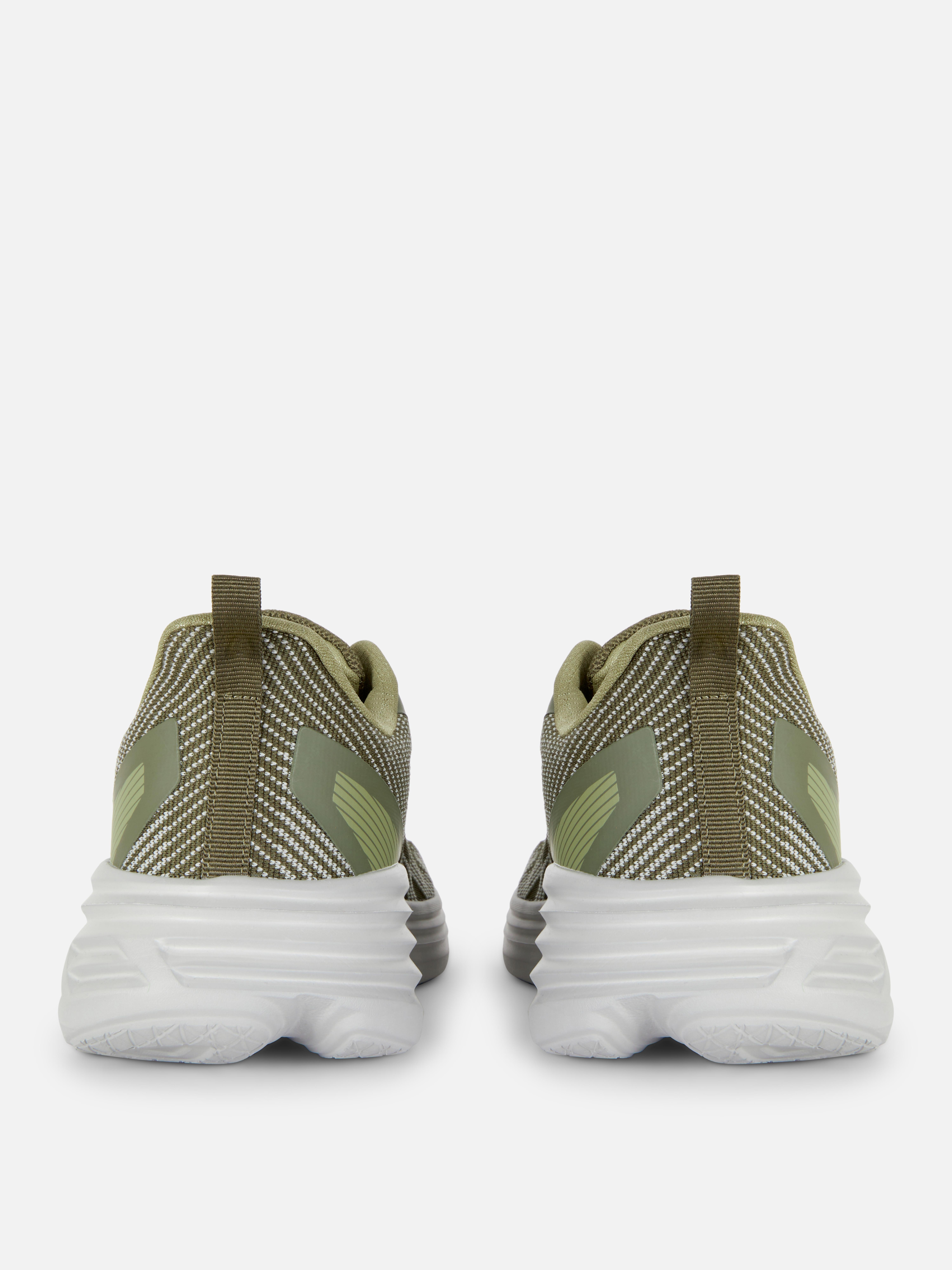 Sneakers con suola in schiuma Sneakers sportive stringate con suola flessibile in schiuma