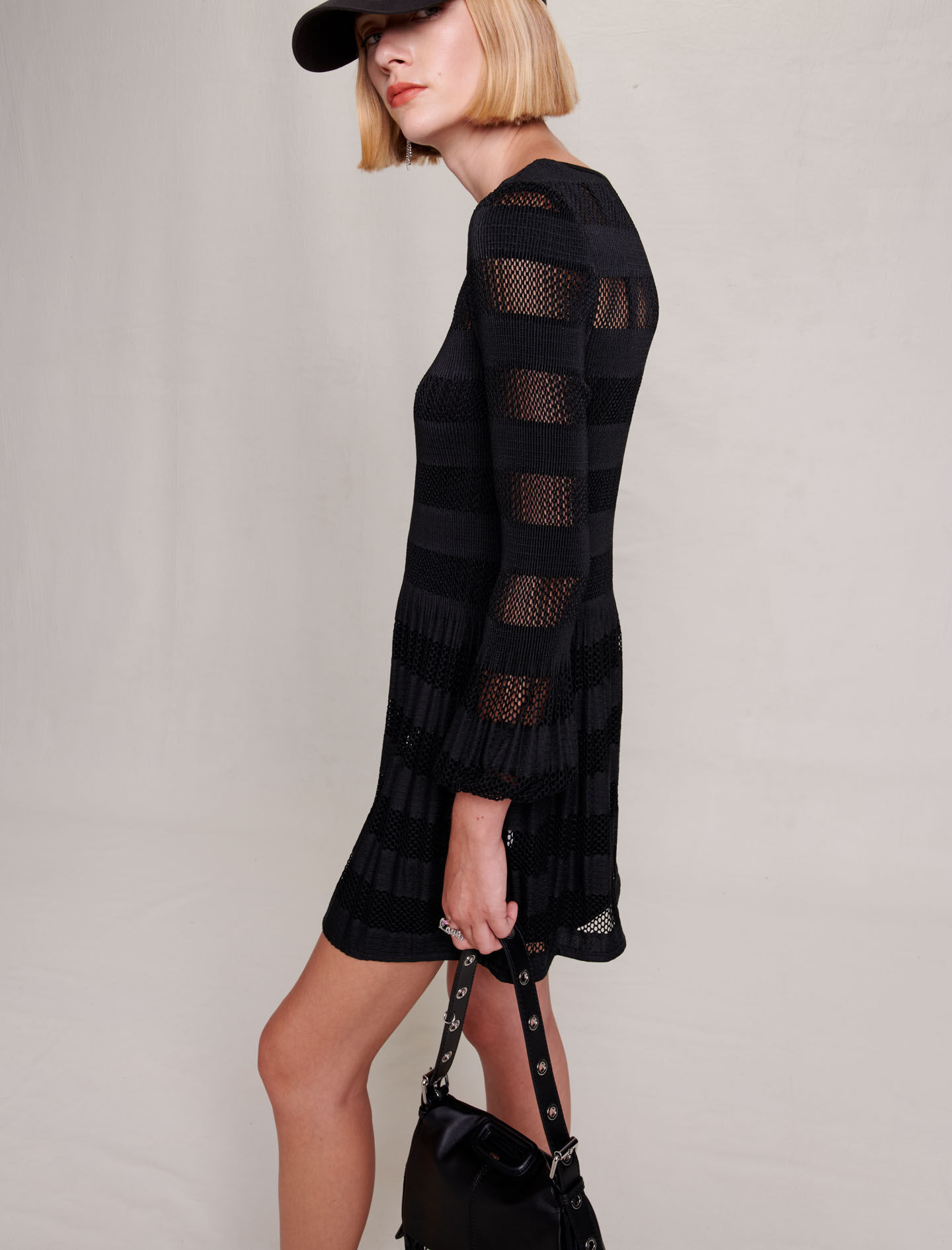 Rochie scurtă din tricot ajurat - Negru