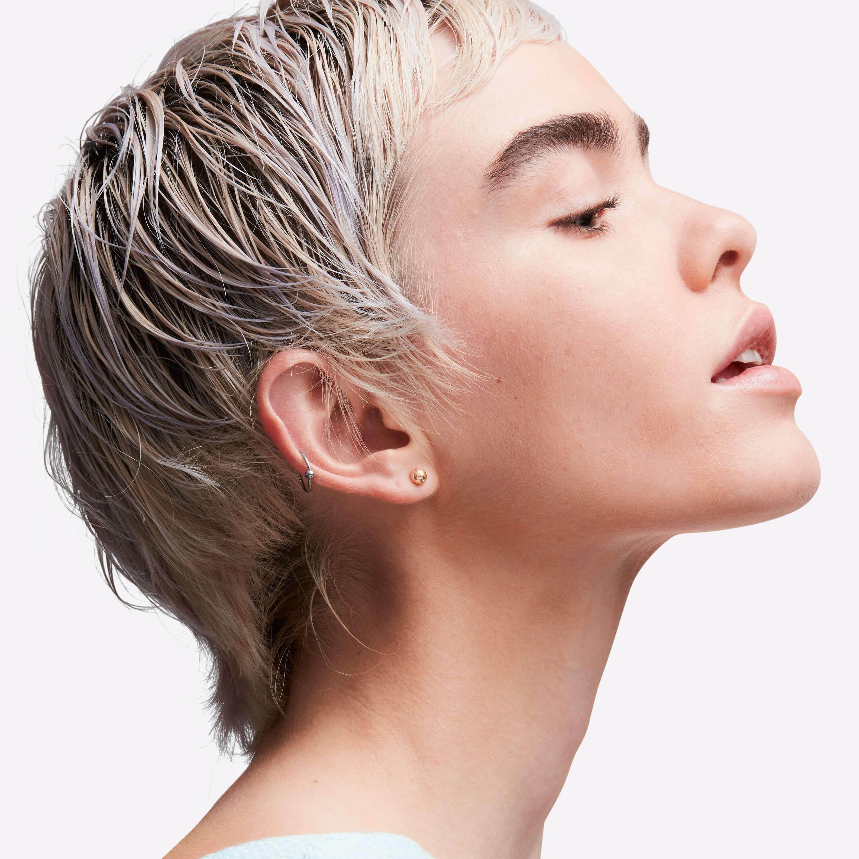 Face & Body Studio Radiance īpaši viegls tonālais krēms sejai un ķermenim Luksusa tonālie krēmi