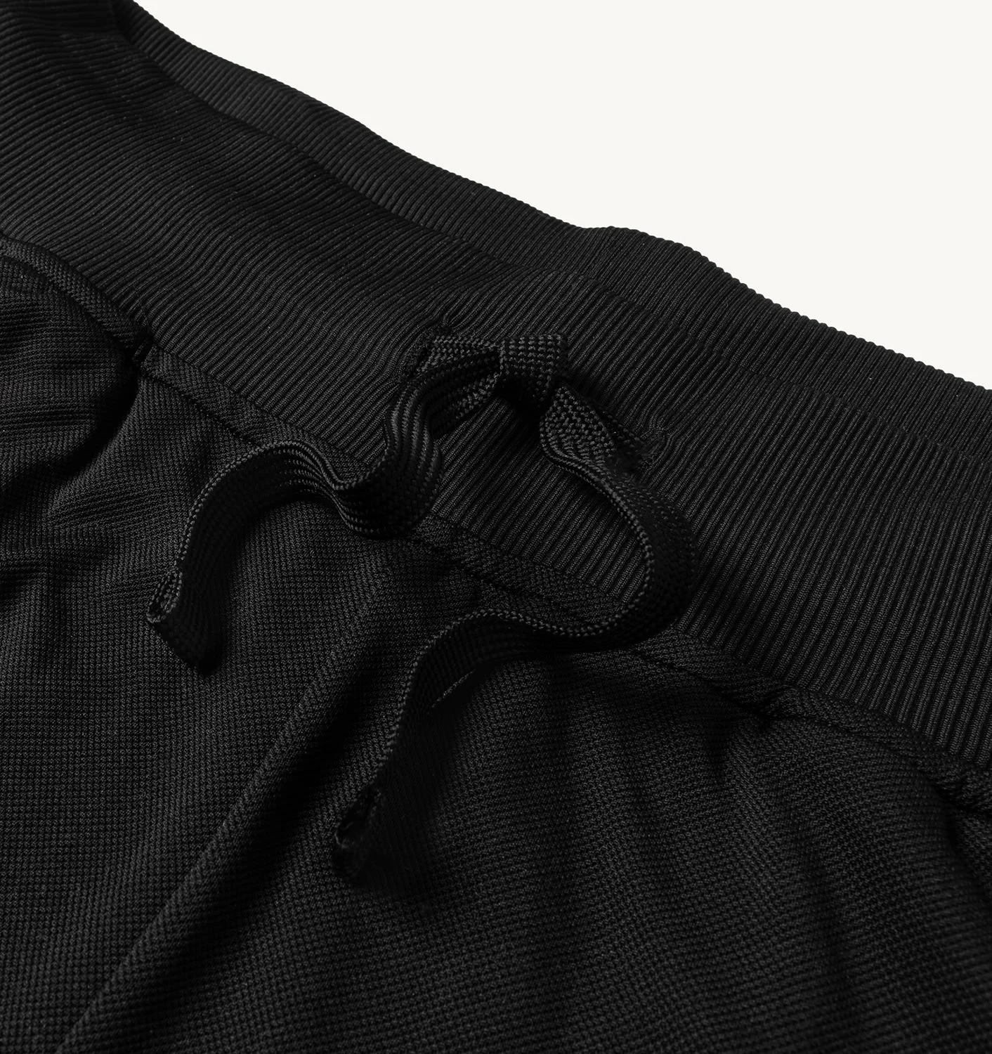 PANTALONI ȘORT DE TENIS NEGRI CU BRINDURI CONTRASTANTE
