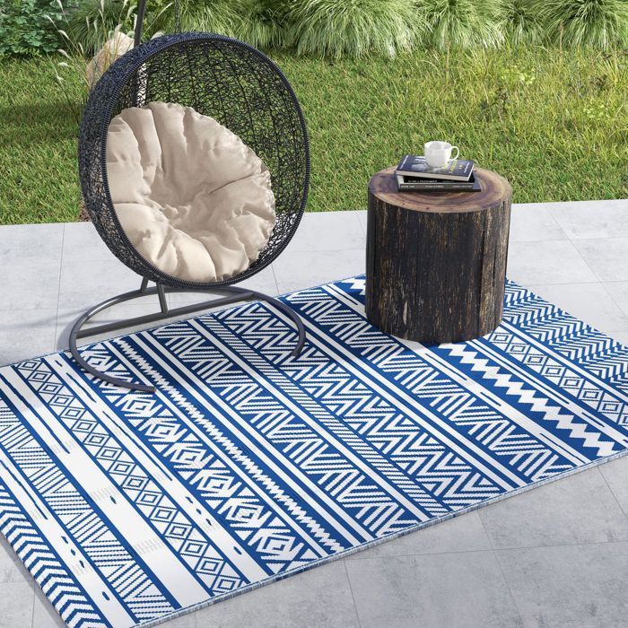 Alfombra de exterior Outsunny, reversible, con diseño gráfico, 2 estampados, alta densidad (310 g/m²), decorativa, PP, 2,74 x 1,82 m, azul y blanco.