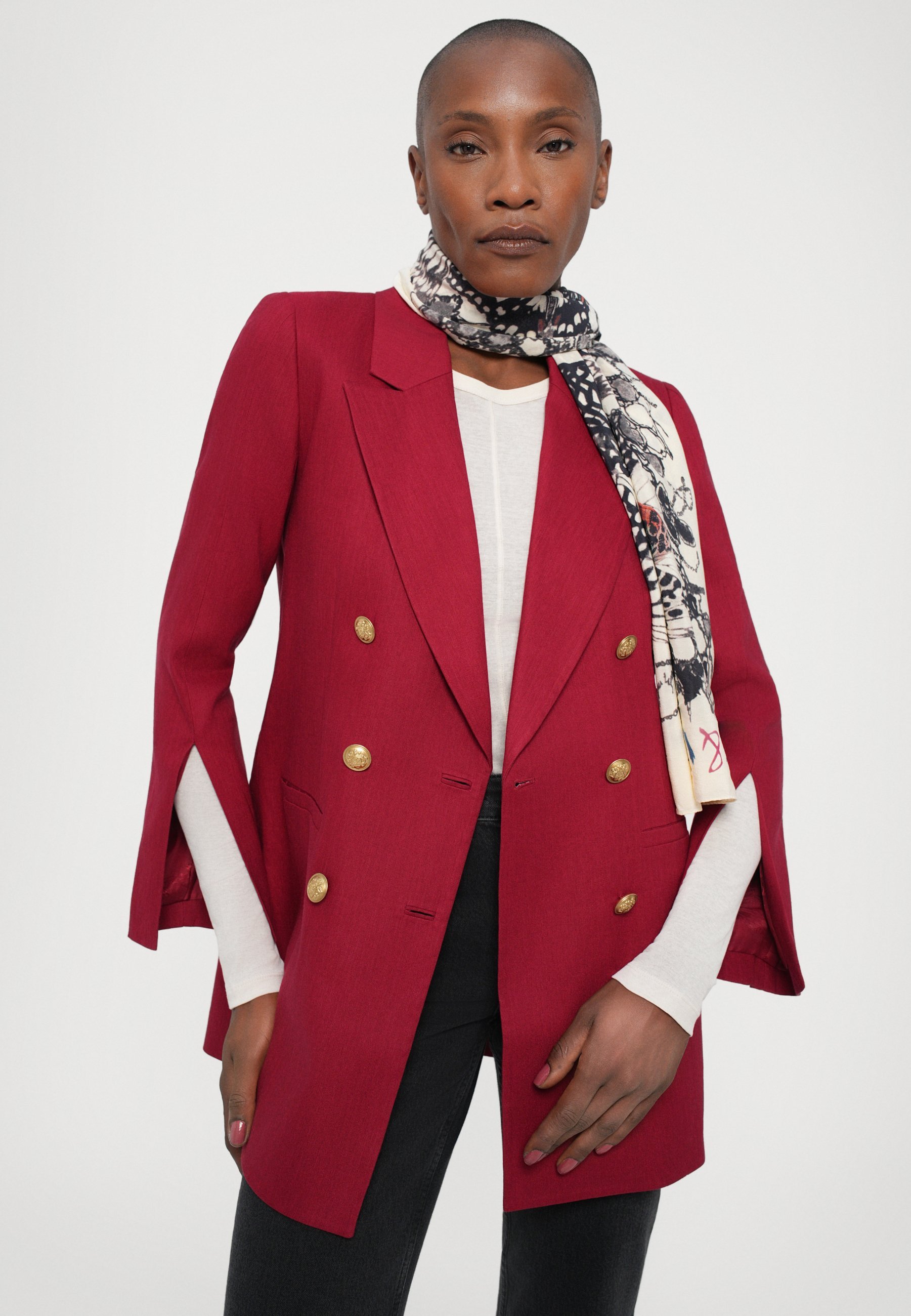 Blazer Alice + Olivia CAMPBELL SLIM BREASTED - color ciliegia scuro