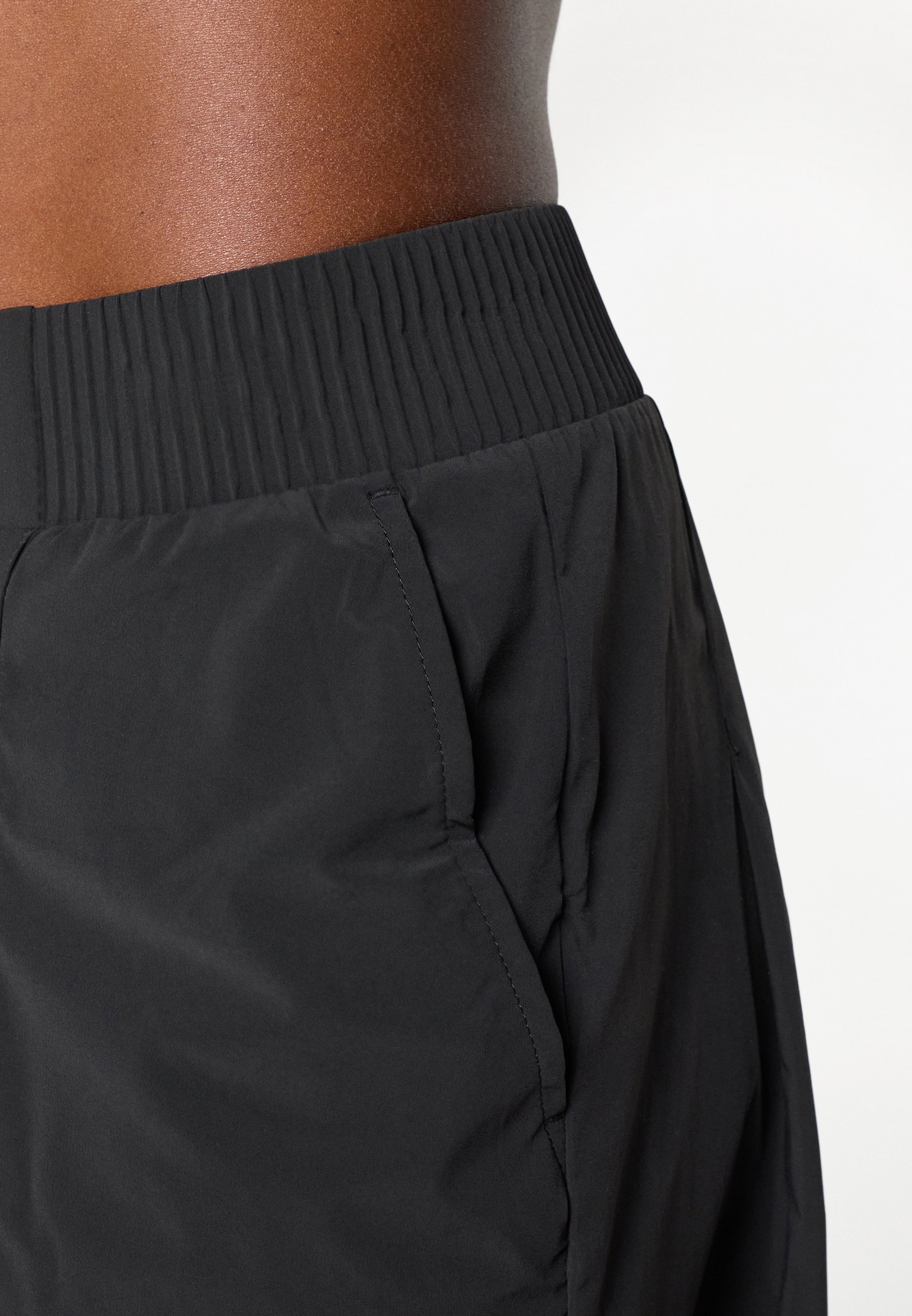 Lacoste Sport SHORT ACTIVE - Spodenki sportowe - czarne