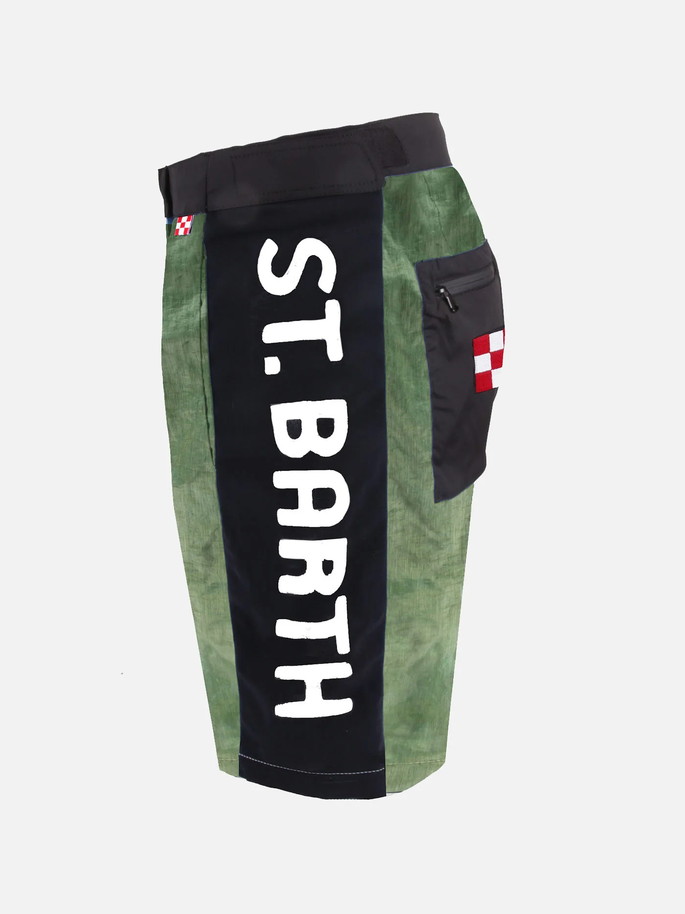 Traje de baño verde militar con banda lateral en contraste.