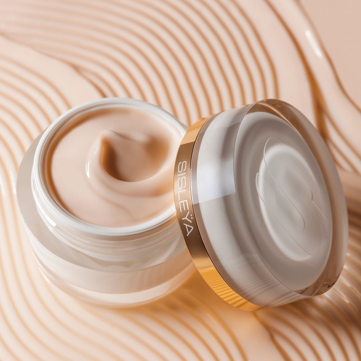 Sisley Anti-Aging Care Sisleÿa L'Intégral Anti-Âge gaivinantis gelinis kremas dienai ir nakčiai – 50 ml
