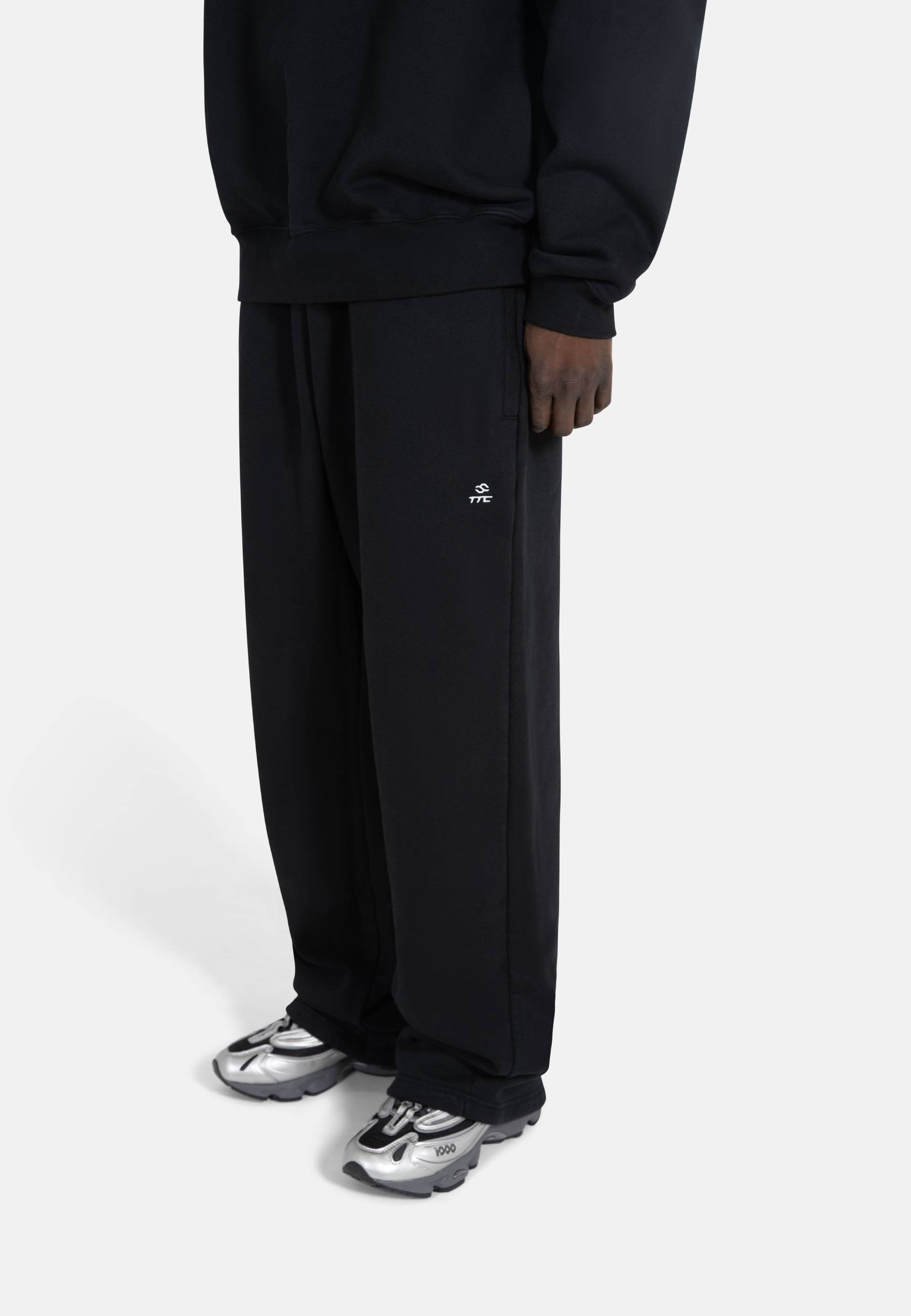 De joggingbroek van The Tracksuit Club