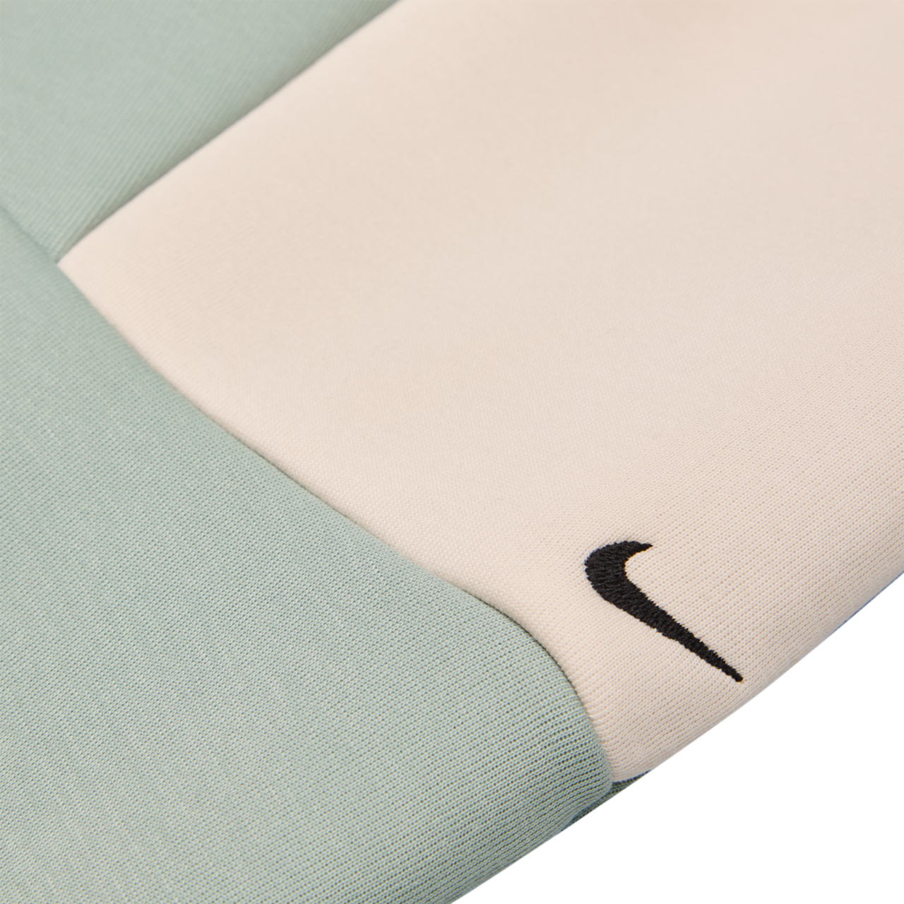 Nike Tech -väriblokki