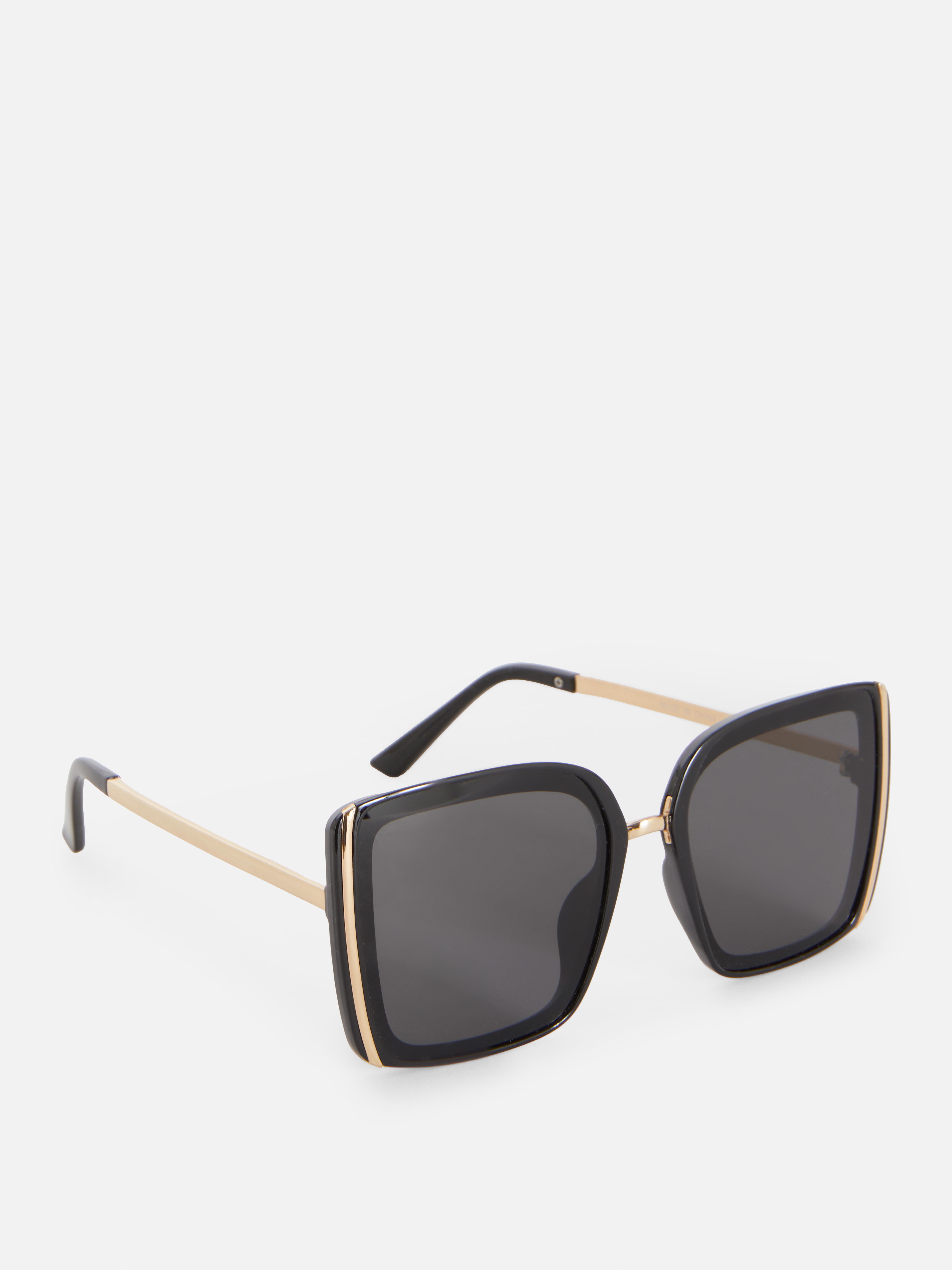 Ochelari de soare supradimensionați cu ramă pătrată. Ochelari de soare în stil vintage cu ramă pătrată XL și brațe subțiri.
