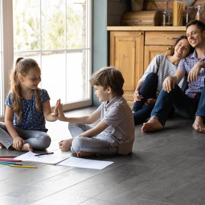 LZQ Revêtement de sol PVC sol vinyle autocollant avec effet bois, 18 pièces 2,51m² carreaux de vinyle adhésif, Chêne gris foncé