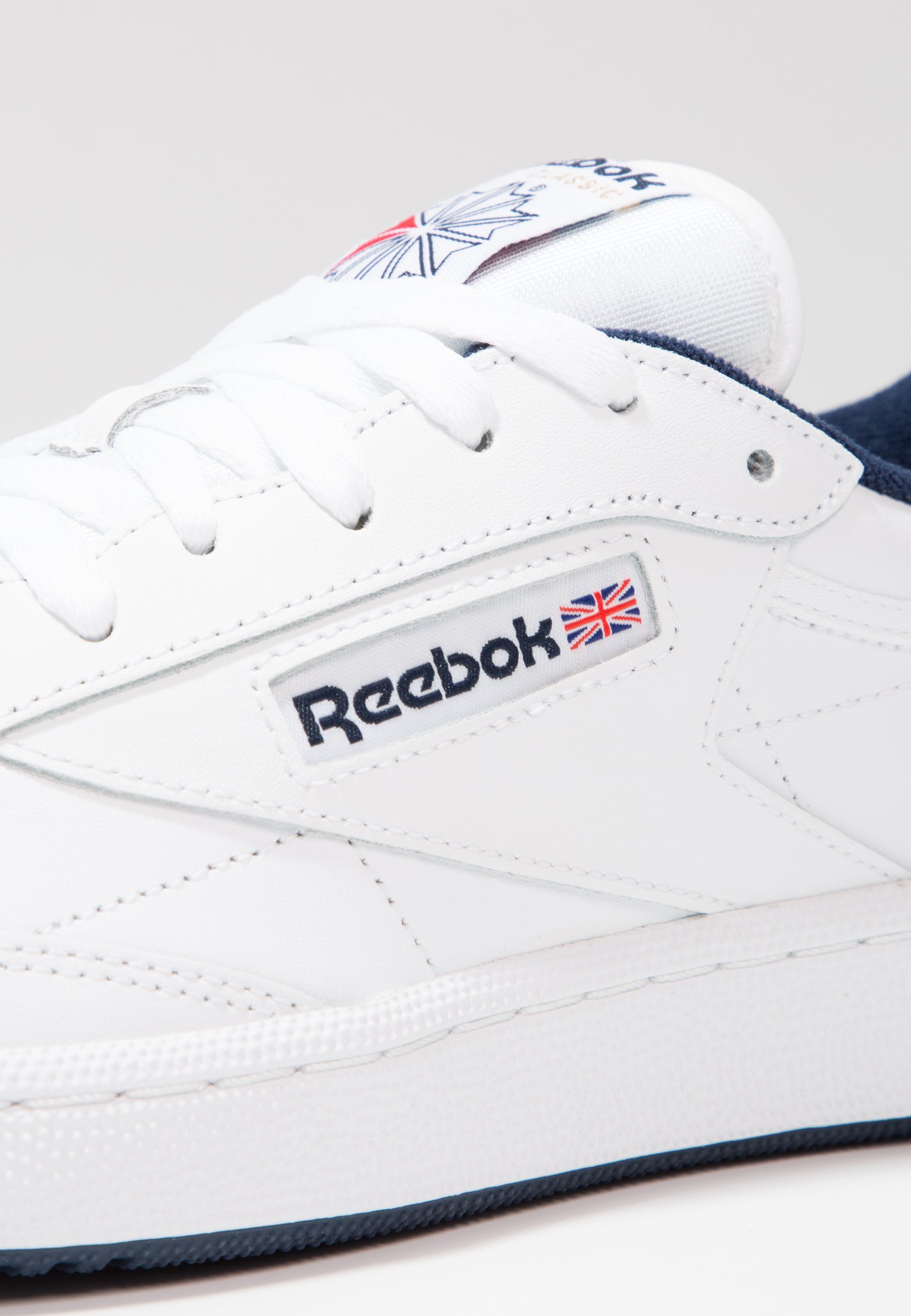 Reebok Classic CLUB C 85 UNISEX - Tenisky - white/navy