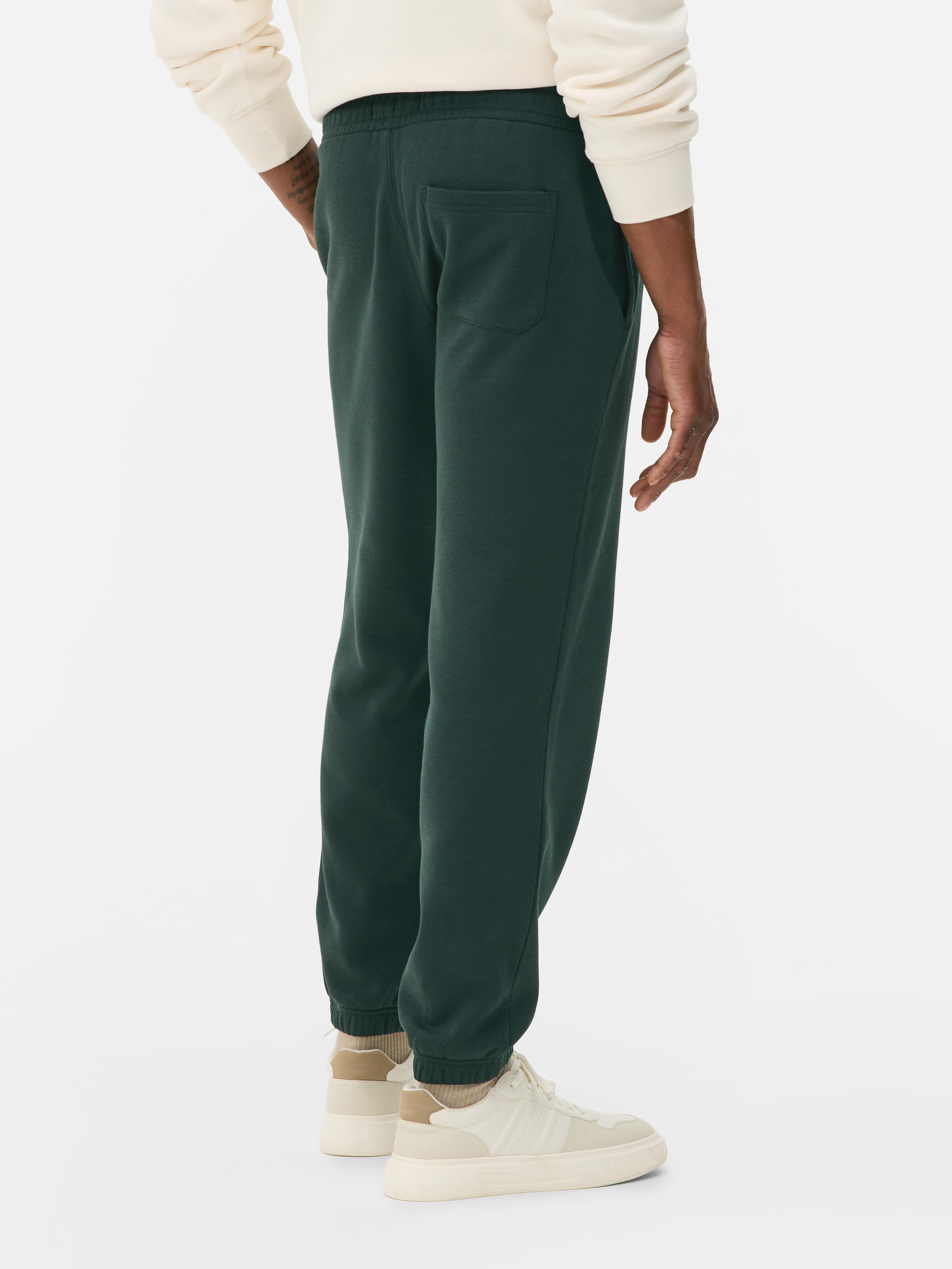 Pantaloni de jogging esențiali cu șnur de strângere Acești pantaloni de jogging confortabili cu șnur de strângere și buzunar aplicat la spate sunt casual și potriviți pentru relaxare