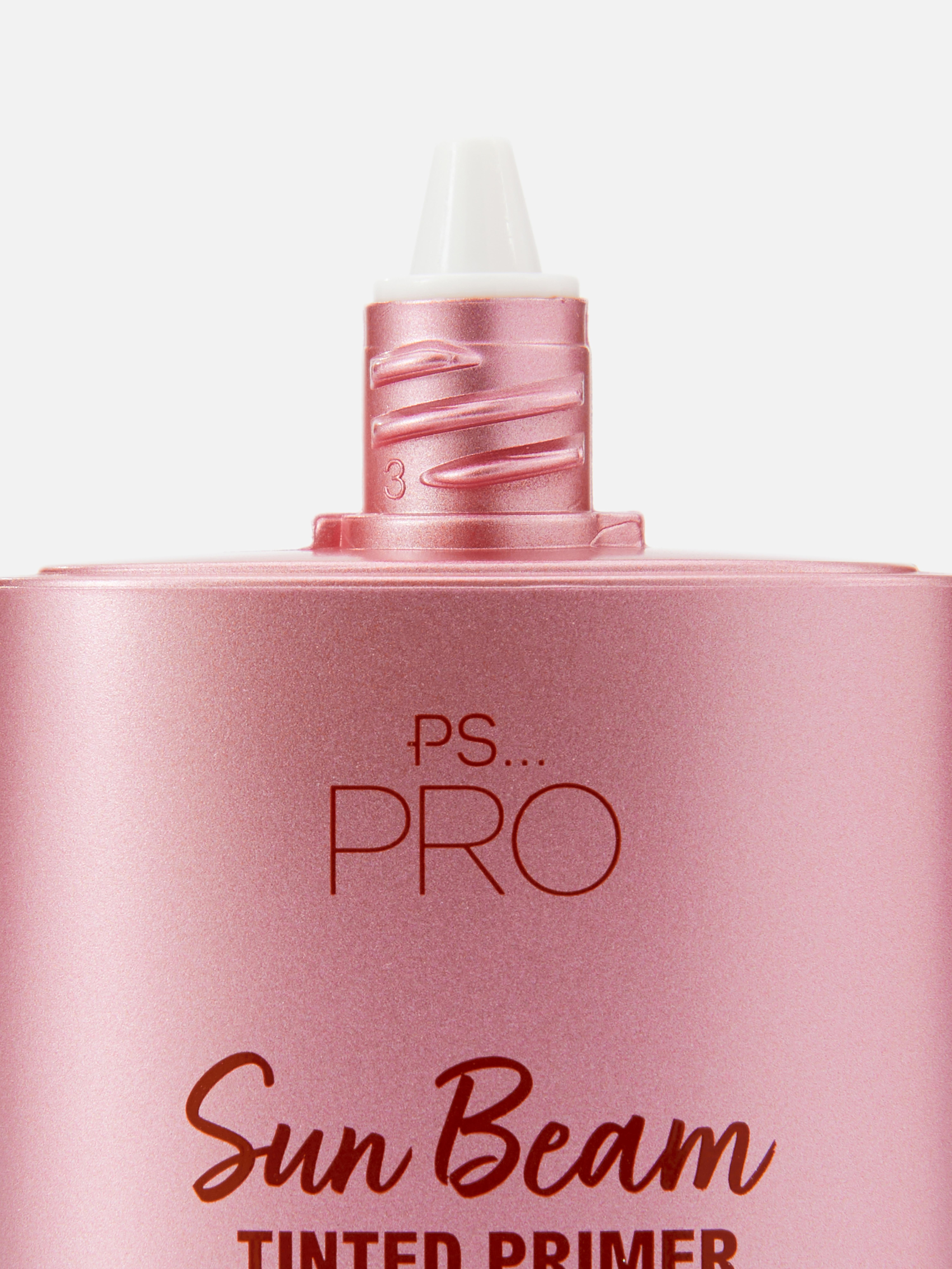 PS... PS... Aplicați un primer de machiaj Pro Prime și protejați-vă pielea cu acest primer de machiaj colorat.