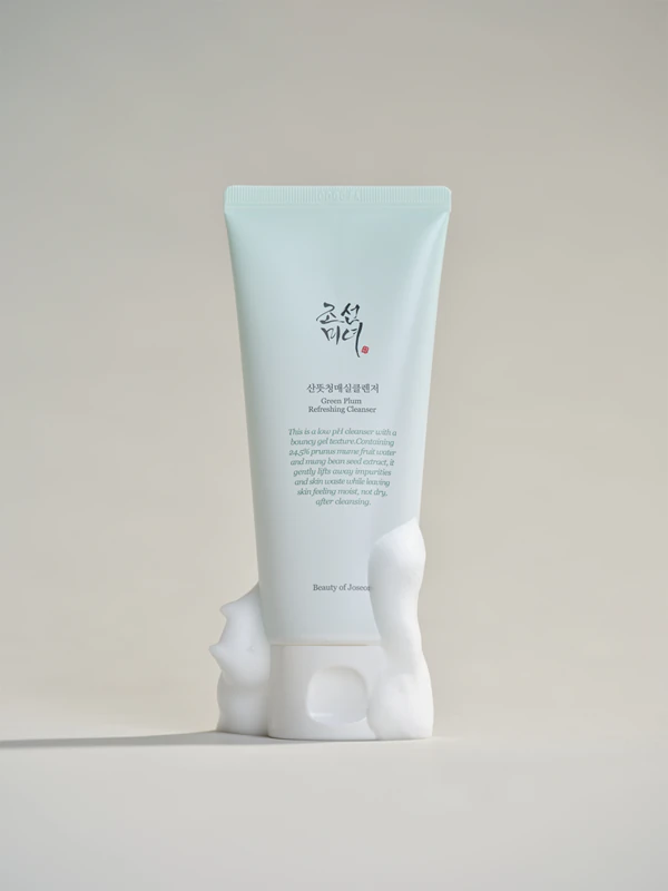 Beauty of Joseon Green Plum Refreshing Cleanser is een milde, schuimende reinigingscrème met een hydraterende werking.