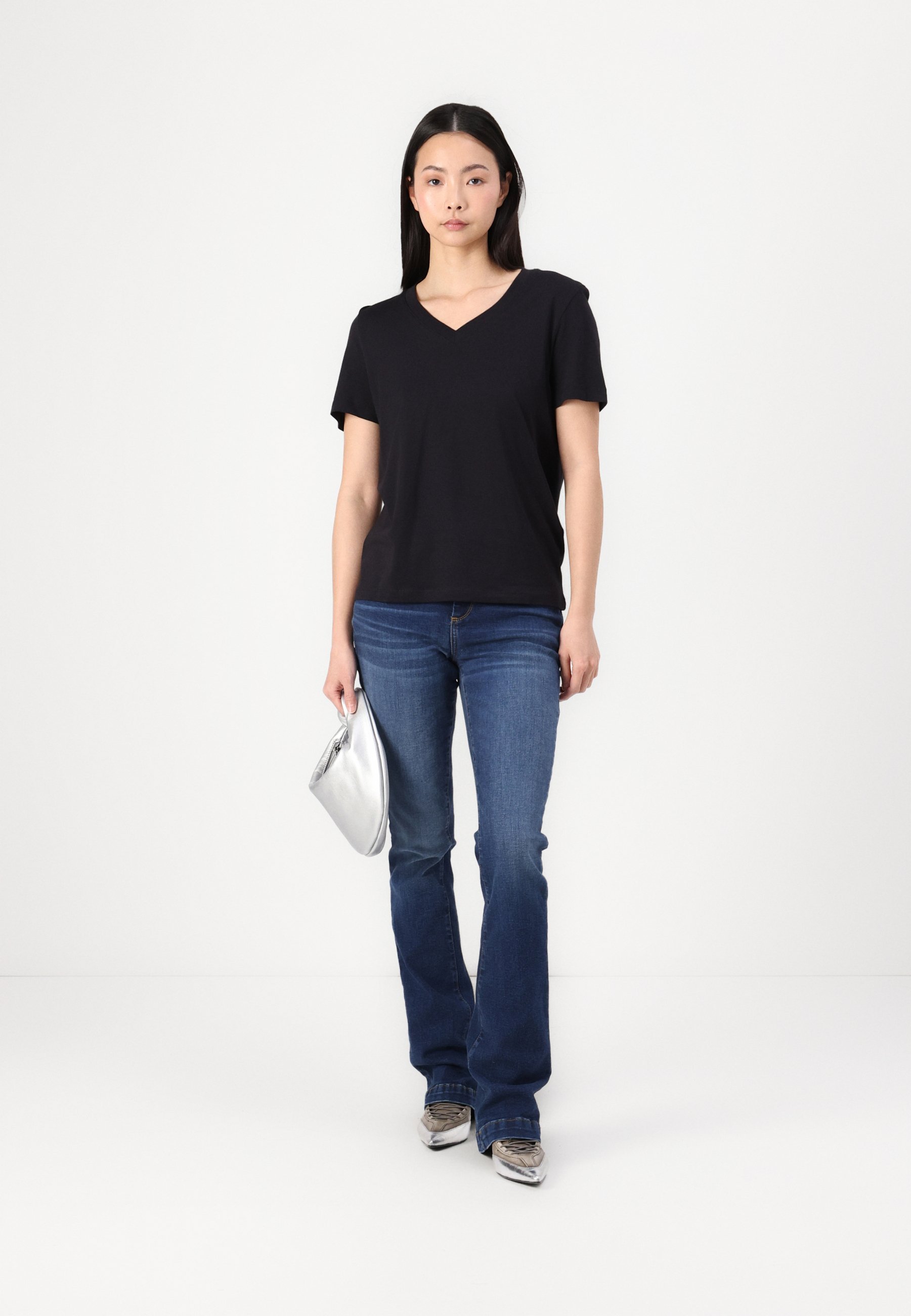 Selected Femme SLFESSENTIAL V-Ausschnitt-T-Shirt – Basic-T-Shirt – Schwarz