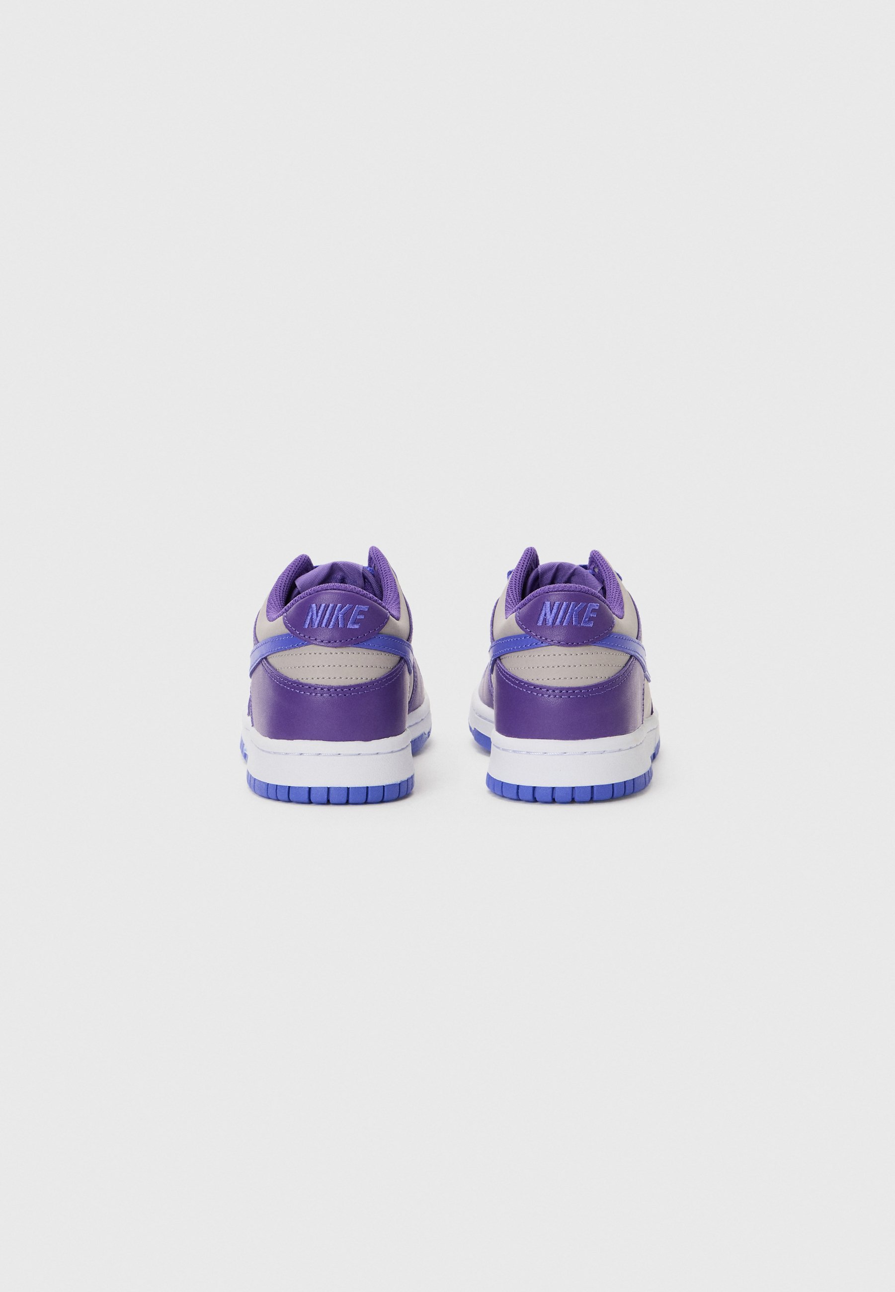 Nike Sportswear DUNK LOW UNISEX - Sneakers - collegegrijs/Perzisch violet/wilddruif/wit