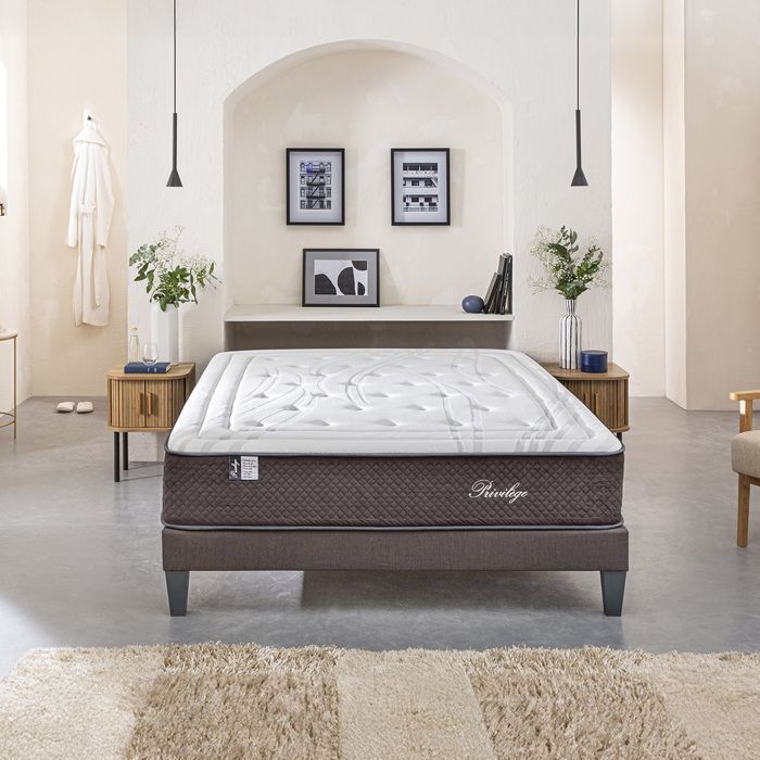 Conjunto Privilege de 200x200 cm: colchón de muelles ensacados y base de láminas de madera.