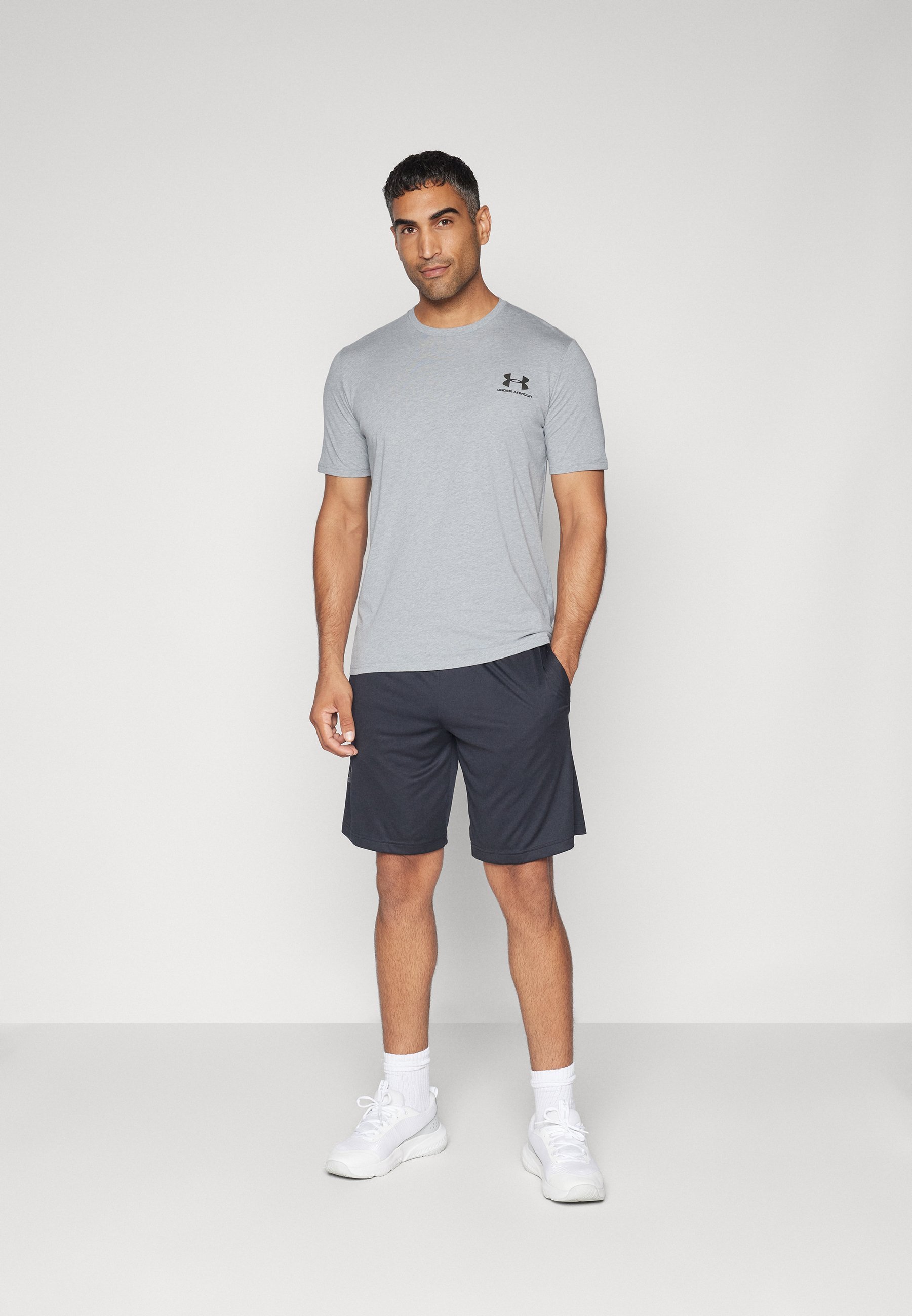 Under Armour logo op de linkerborst - T-shirt met print - staalgrijs/zwart