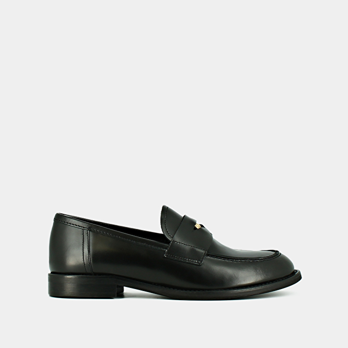 Mocassins à bouts arrondis et détails dorés  en cuir glacé noir