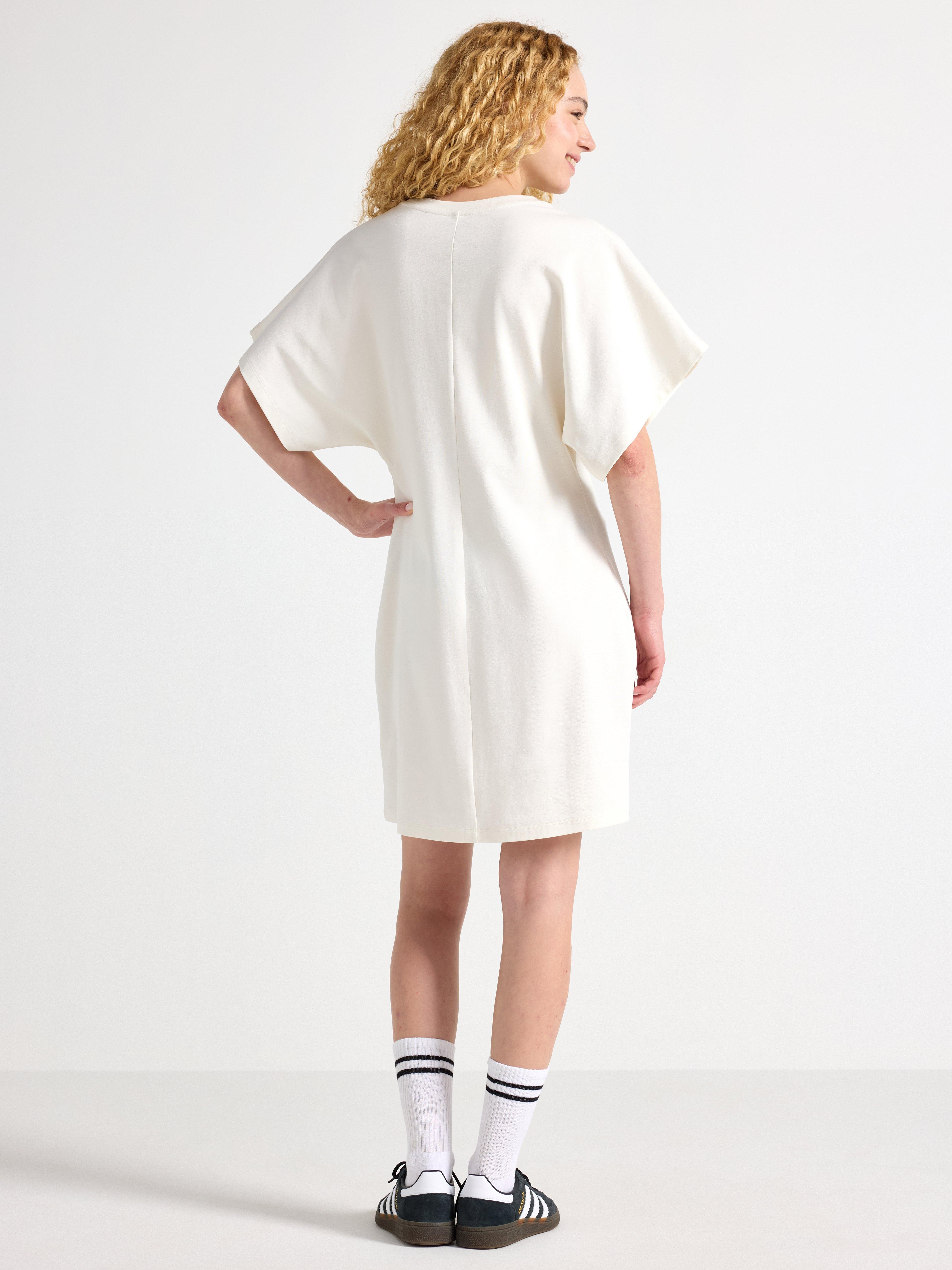 Vestido tipo camiseta blanco claro
