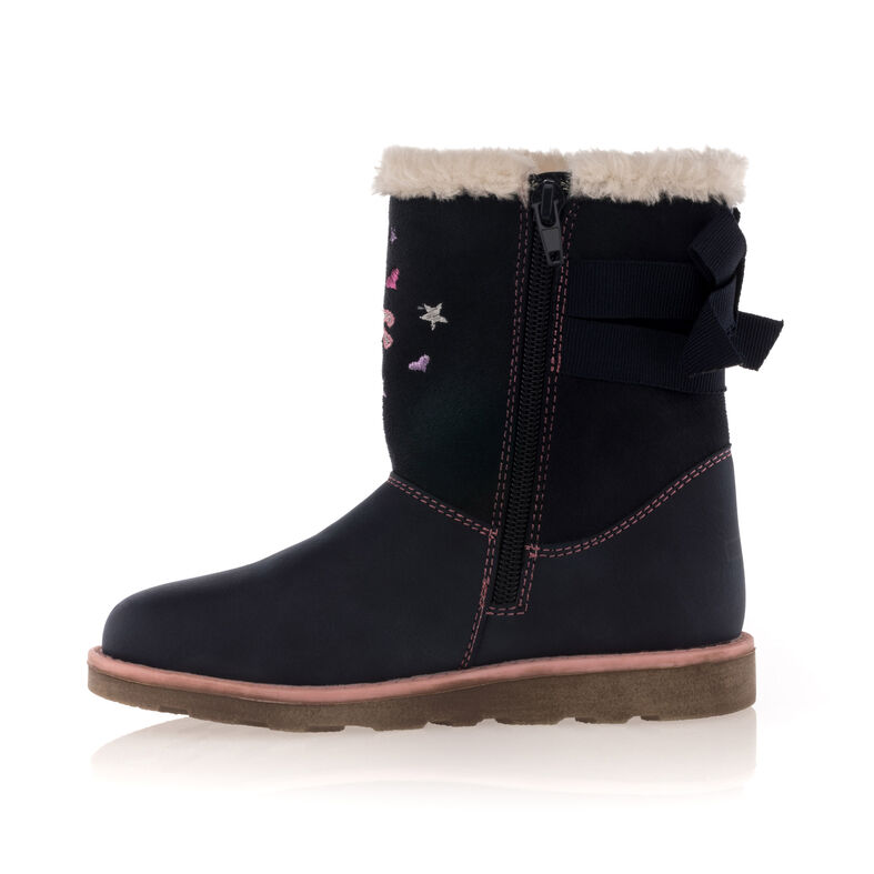 Botas azules de niña
