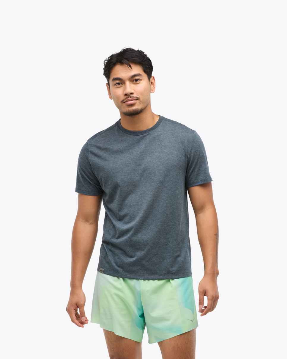 HOKA Camiseta universitaria de manga corta GlideTech azul marino