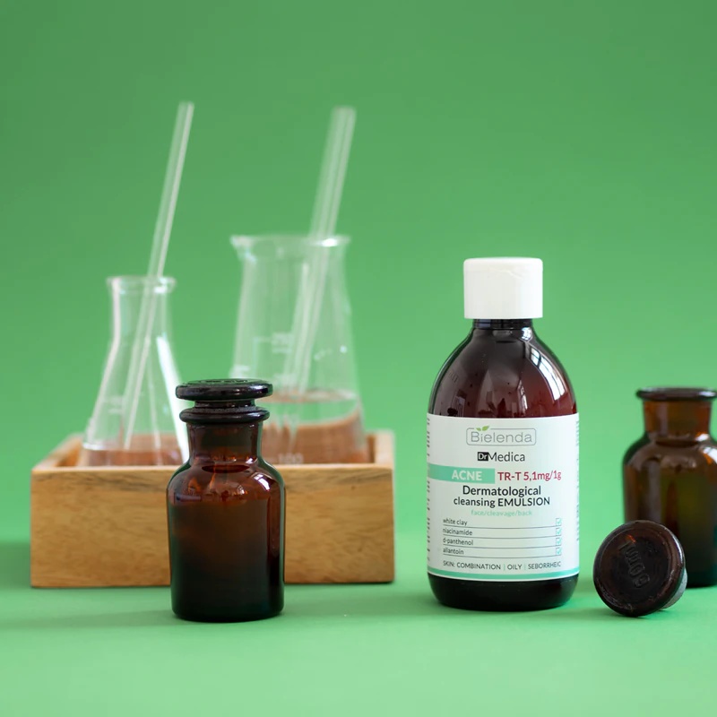 Bielenda Dr Medica Acne dermatoloģiskā tīrīšanas emulsija taukainai, uz akni tendētai ādai