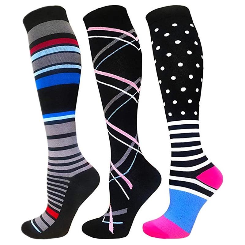 49 modèles de chaussettes pour hommes : chaussettes de compression pour le golf, la course, le basketball et le football, chaussettes anti-gonflement et extensibles pour les sports de plein air.