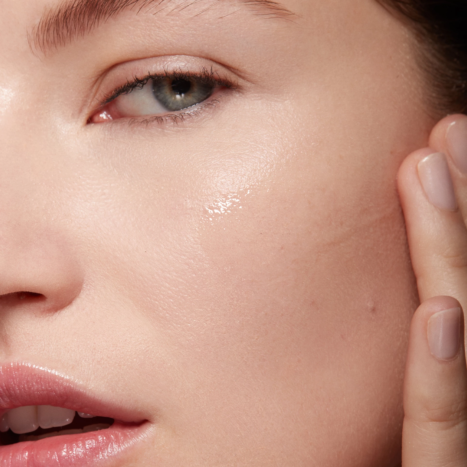 Ser fermant cu reflexie de lumină 30 ml - NARS