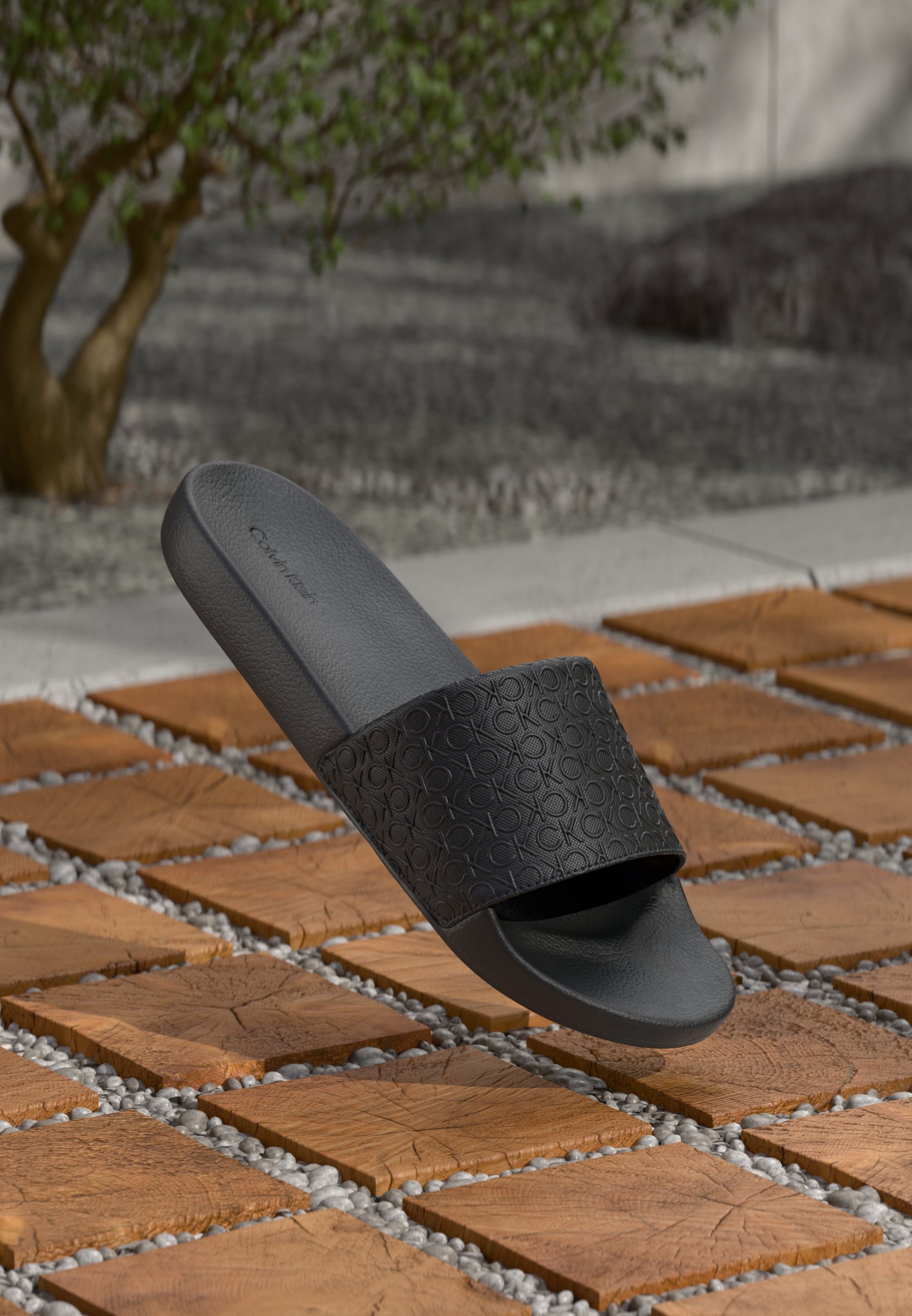 Calvin Klein POOL SLIDE MONO - Nazouvací boty - black