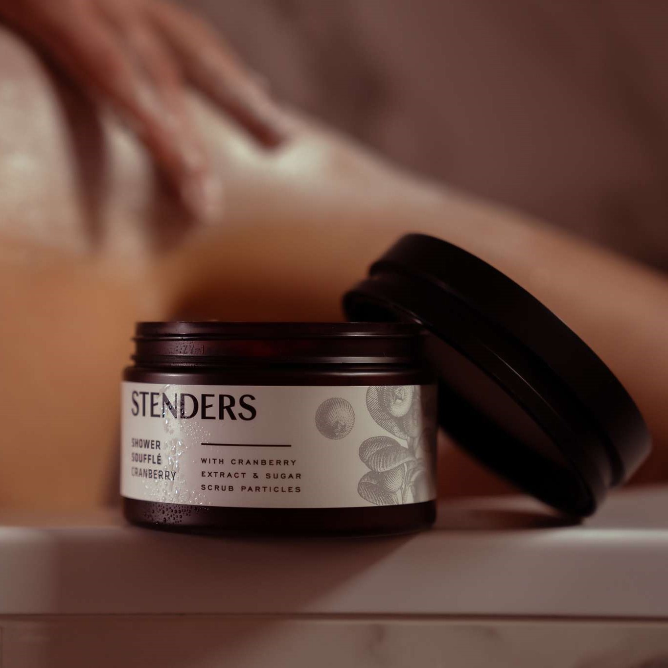STENDERS Valomasis kremas su spanguolių ir dušo suflė - 200 ml