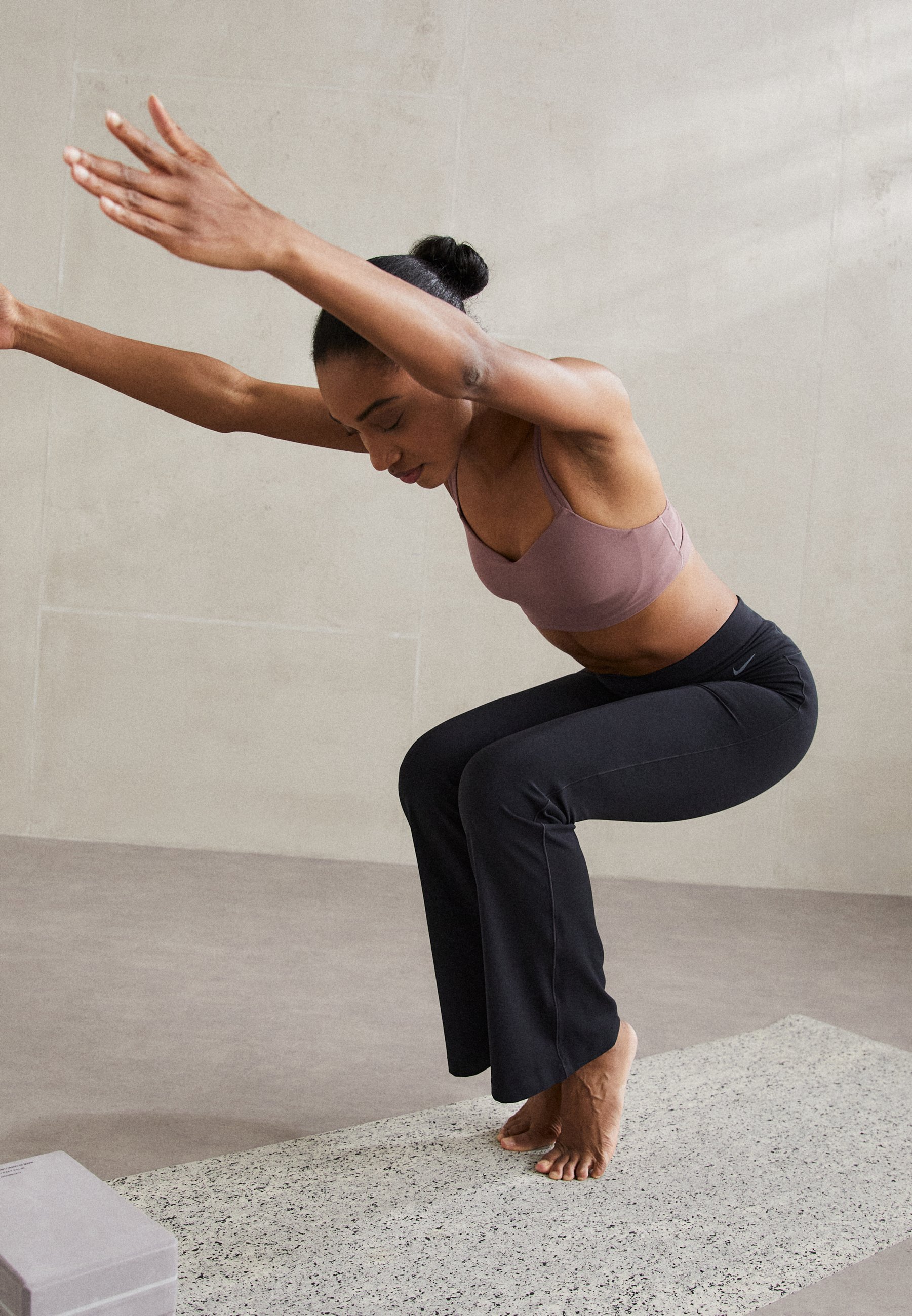 Nike Performance ZENVY FLARE - Leggings - zwart