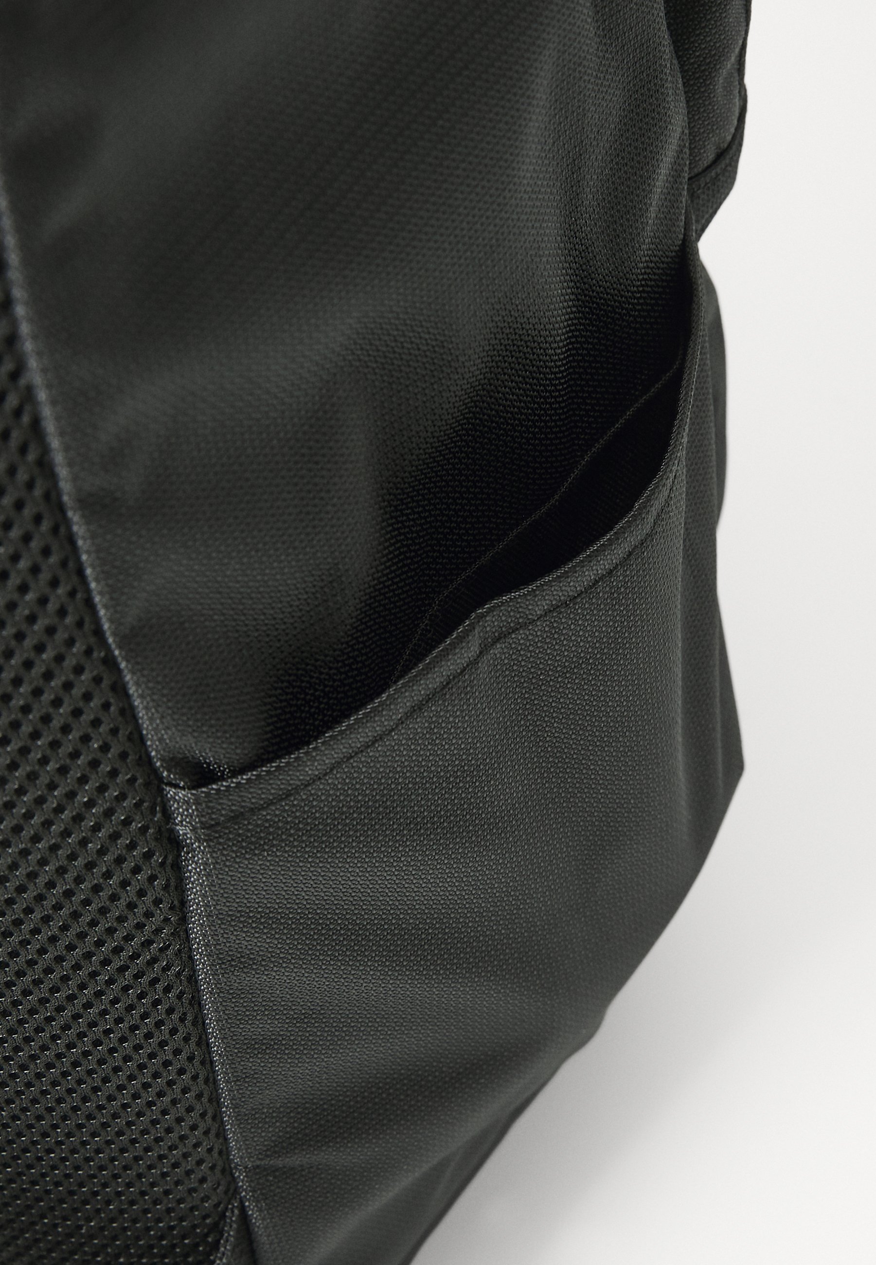Sac à dos Oakley ESSENTIAL DAY PACK UNISEXE - Noir intégral