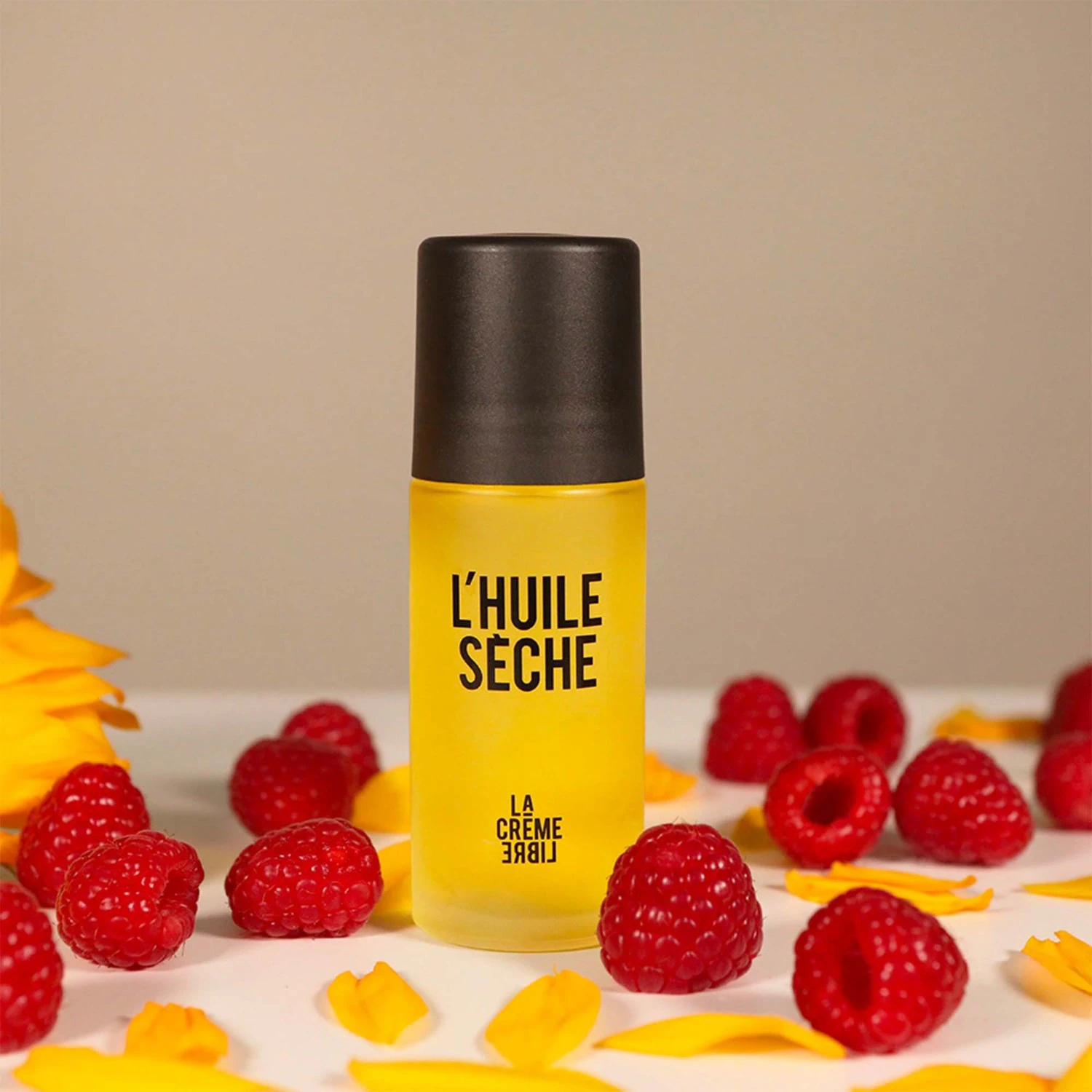 La crème libre L'huile sèche bio 50 ml et son flacon roll on en verre rechargeable