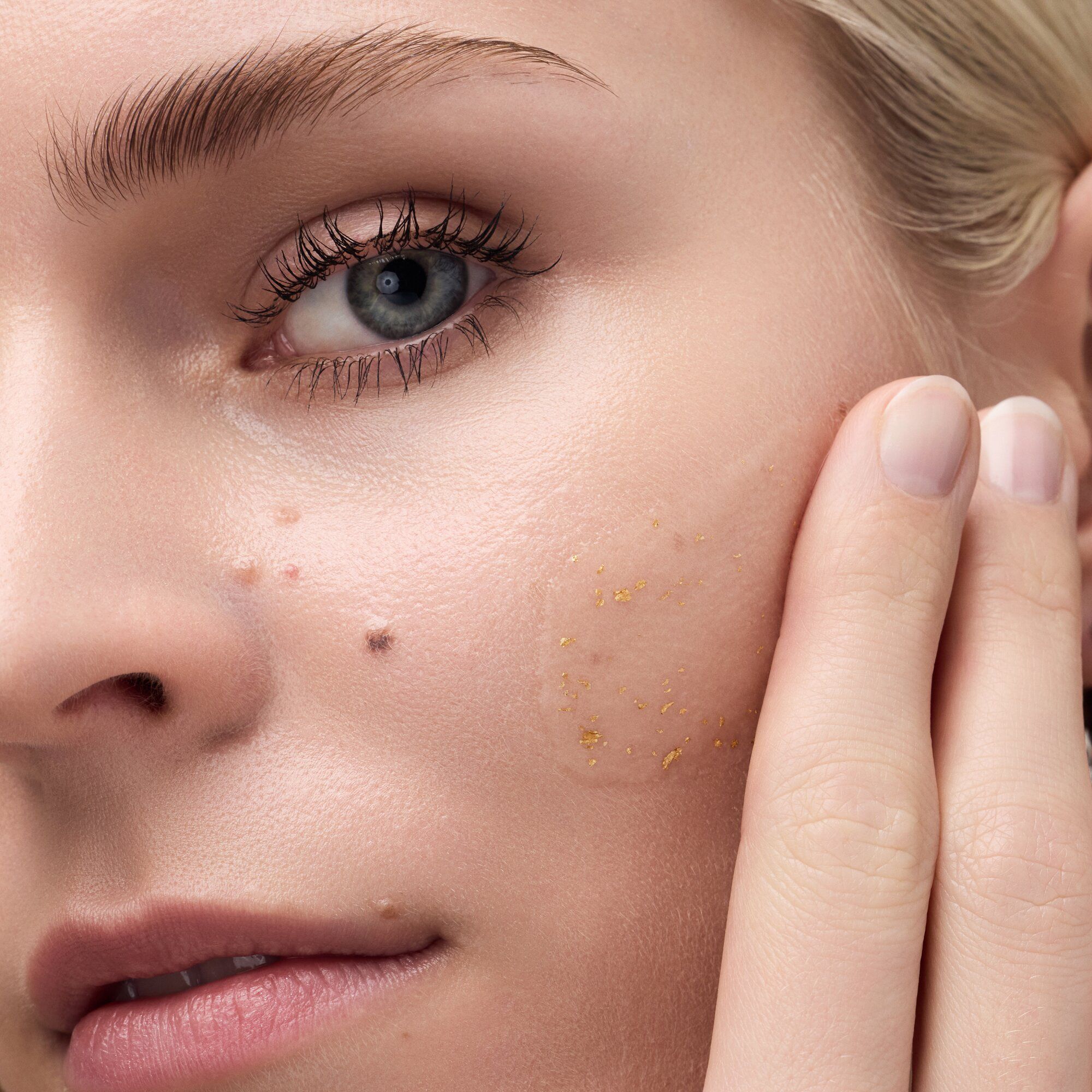 Glam In Gold mitrinošais gruntējums Grima gruntis un bāzes