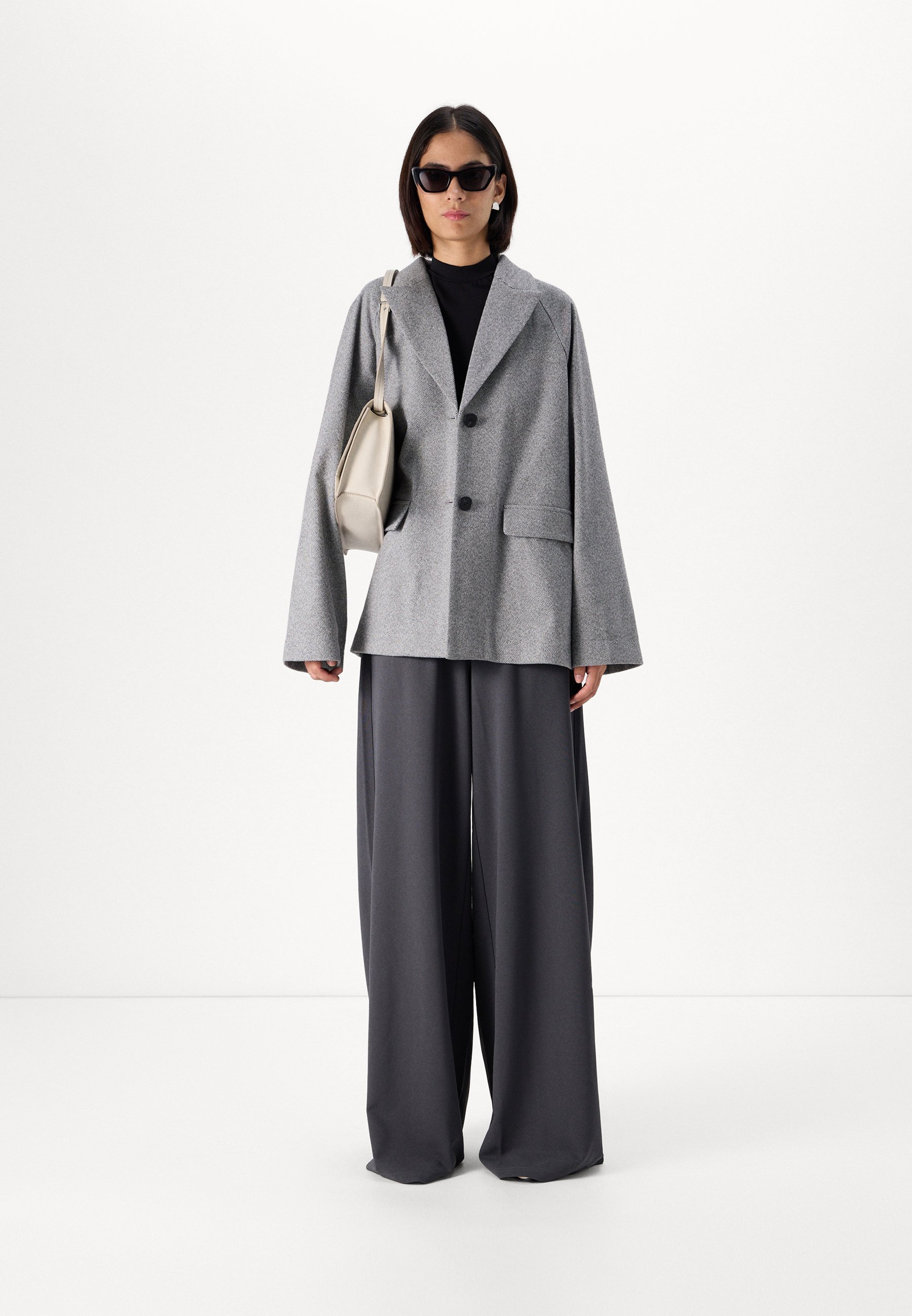 Vero Moda Tall VMLIVA SUPER WIDE PANTS - Hose - Asphalt