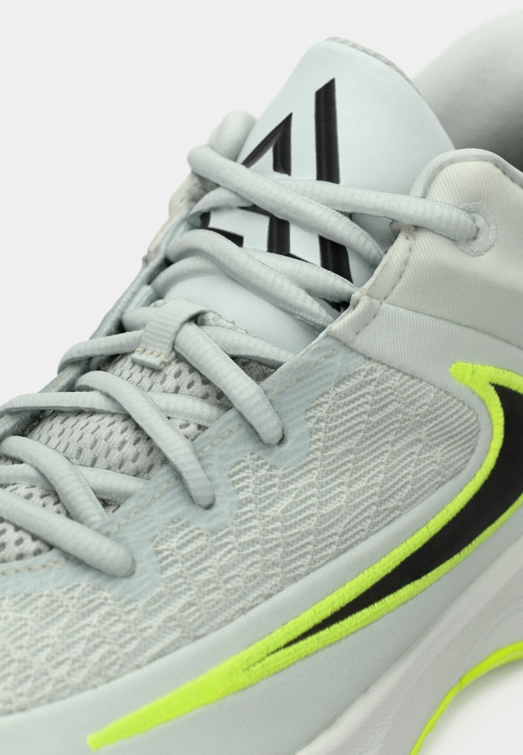 Nike Performance GIANNIS IMMORTALITY 4 - Basketbalové topánky - svetlo strieborná/čierna/volt
