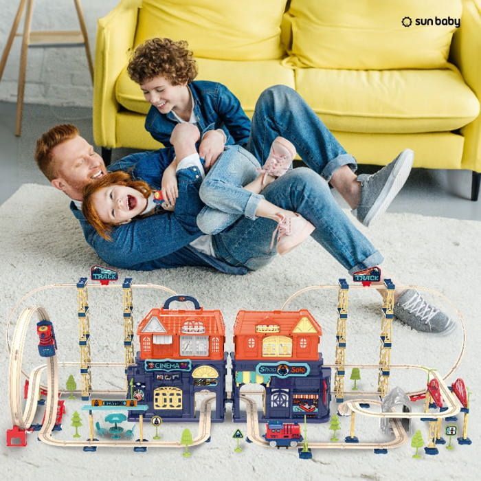 Elektrische treinset van Sun Baby voor kinderen vanaf 3 jaar - Loop, Viaduct, Brug, Slagboom, Station, Bioscoop, Winkels