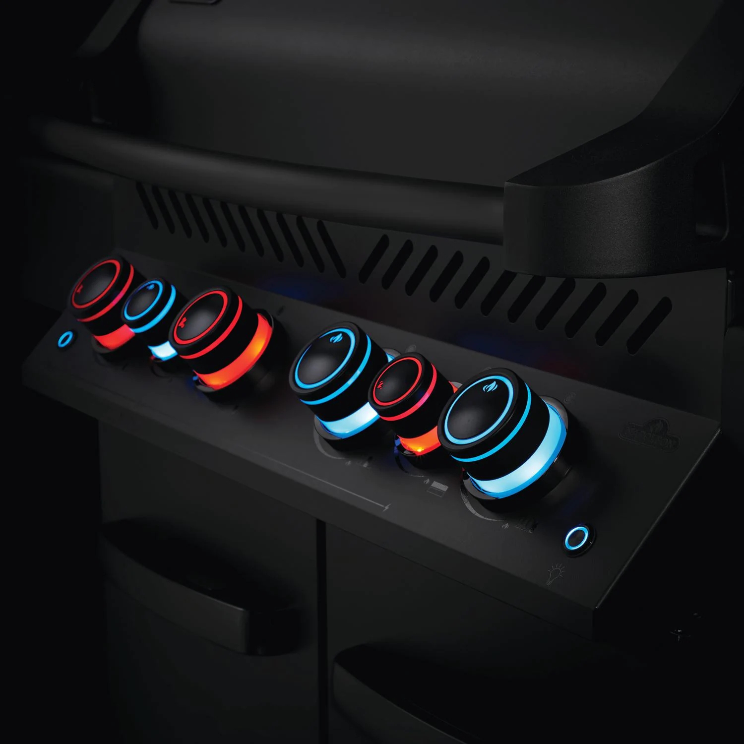 Napoleon Phantom Prestige 500 propangasgrill med infraröd bakre brännare, infraröd sidobrännare och rotisserie-kit - Mattsvart - P500RSIBPMK-3-PHM
