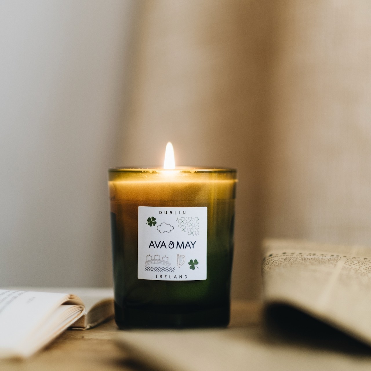 AVA & MAY Bougie parfumée Dublin