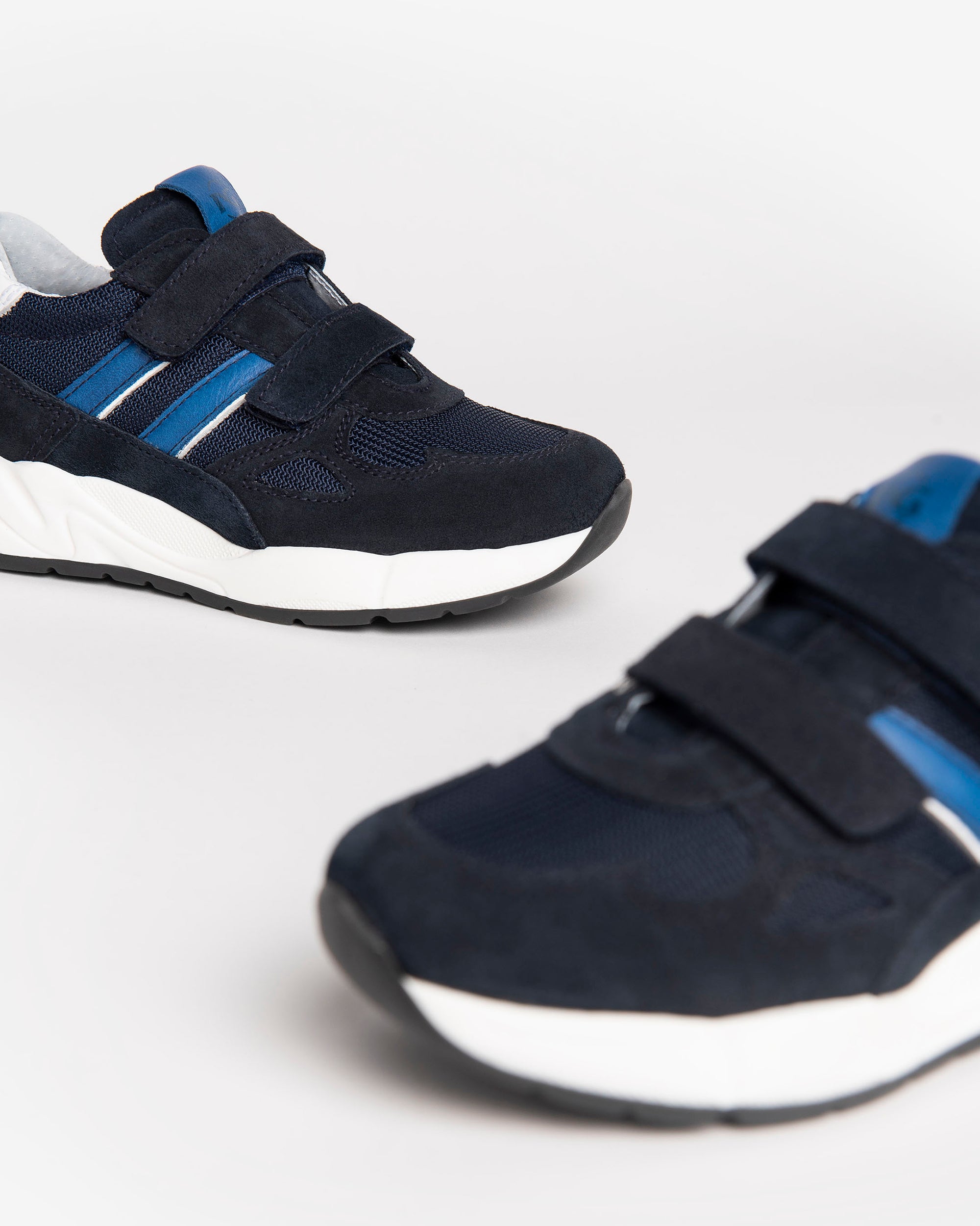  Kinder-Sneaker aus Wildleder und Leder