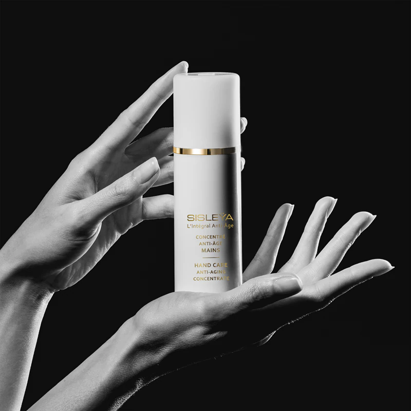 Sisley Sisleÿa L'Integral Anti-Aging Concentrate Hand Care verjongende handcrème tegen verkleuringen SPF 30