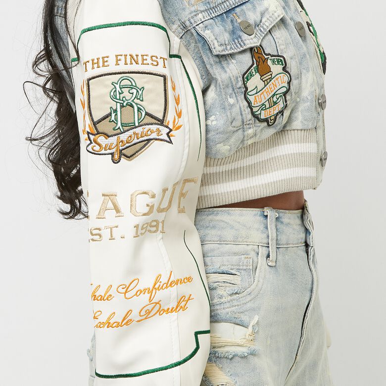 Chaqueta corta estilo universitario