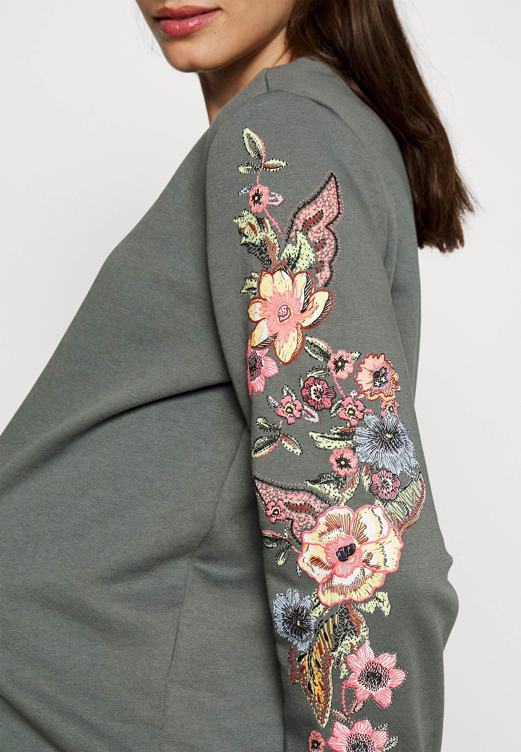 ONLY MATERNITY OLMCONNY - Sweatshirt - Balsamgrün