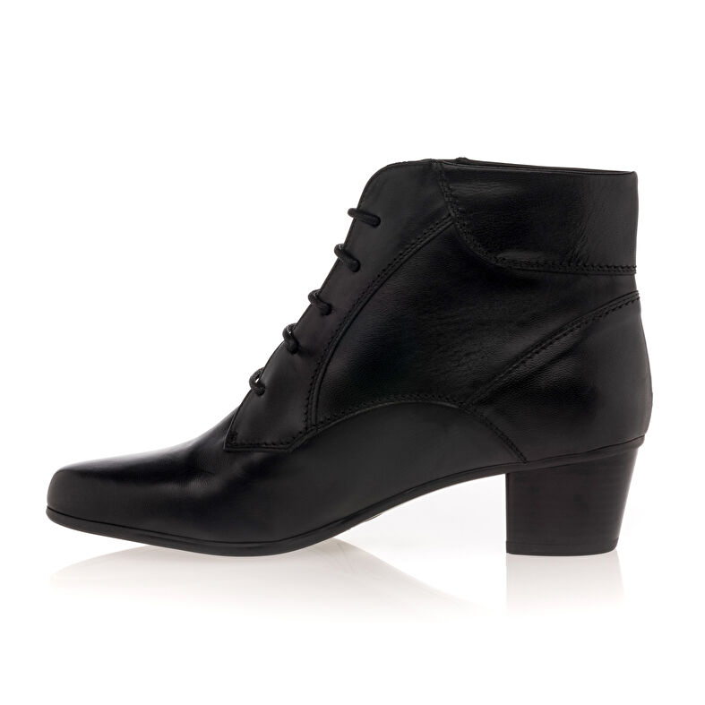 Women's black ankle boots with side zip closure