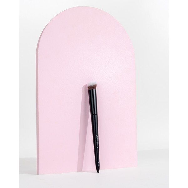 Brushworks nr. 8 Precise Angled Concealer Buffing Brush