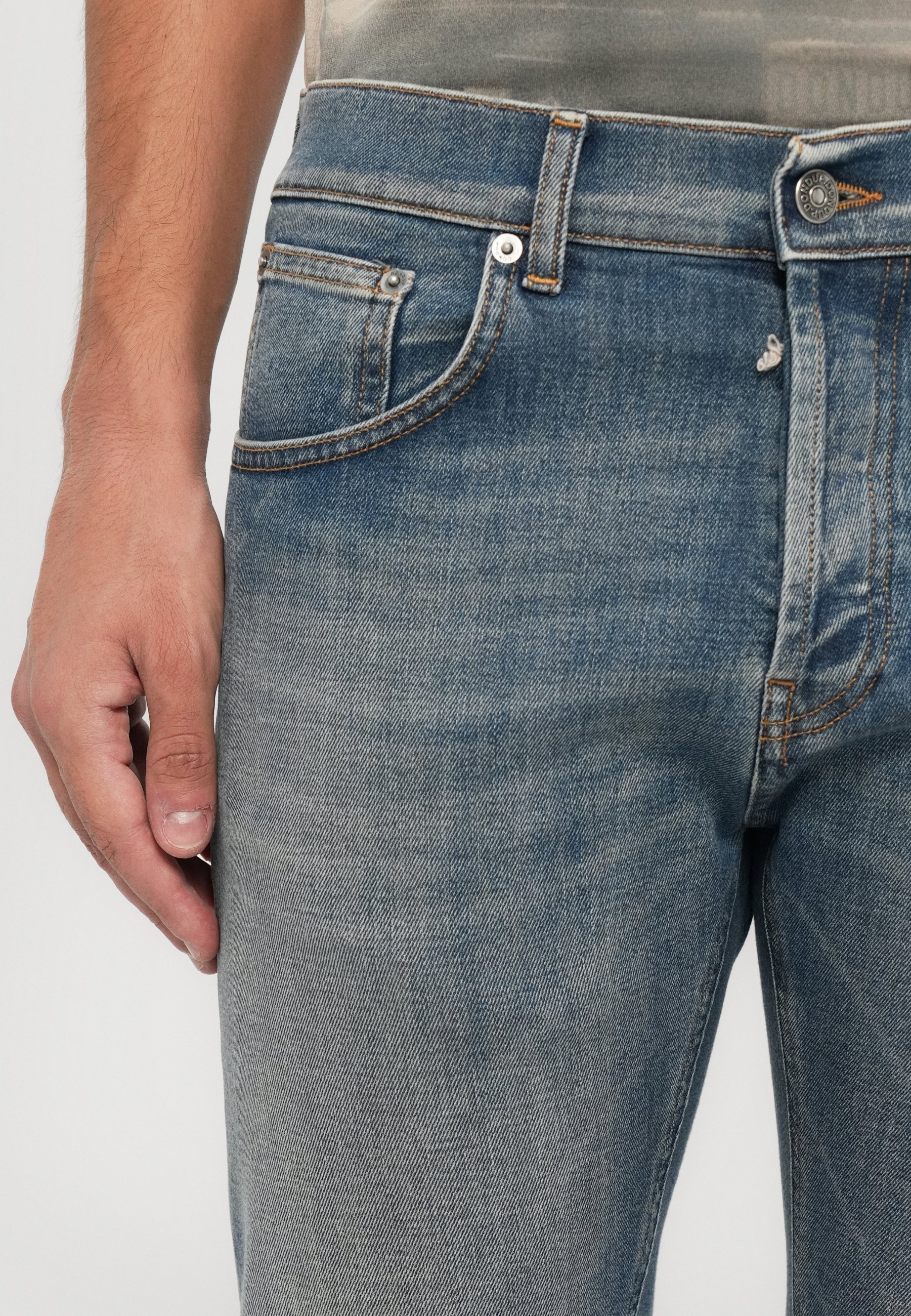 Dondup DIAN POCKETS SLIM CARROT FIT BOTTOM OPENING - Jeans met taps toelopende pasvorm - lichtblauwe wassing