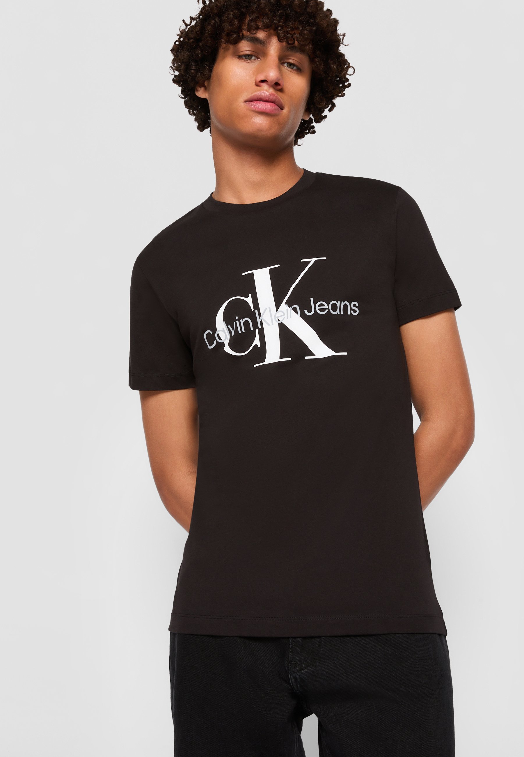 Camiseta Calvin Klein Jeans CORE MONOGRAM SLIM - Estampada - preta